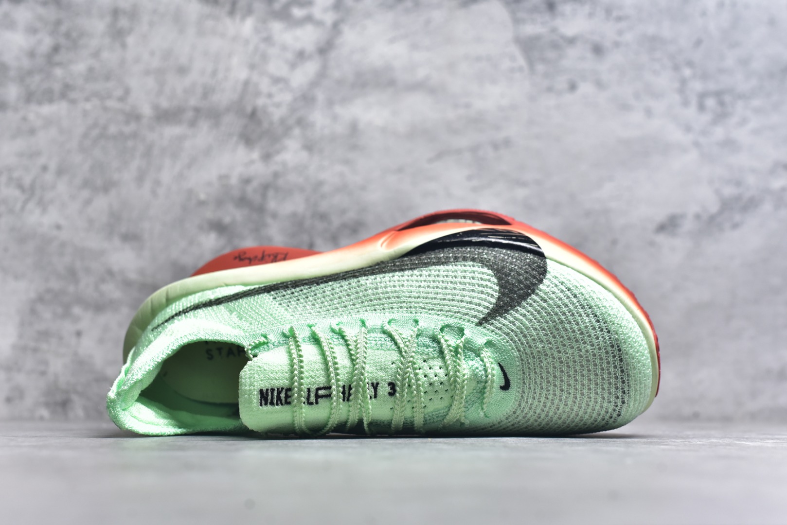 图片[4]-#Nike Zoom VaporFly Next% 3 \”Prototype\” 全新超级马拉松跑鞋 HJ7041-300 #鞋款搭载两个Airzoom缓震配置，全掌型碳纤维板，缔造出色推进感；中底ZoomX 泡绵从后跟延伸至鞋头，超强回弹性 尺码：36 36.5 37.5 38 38.5 39 40 40.5 41 42 42.5 43 44 44.5 45 46 Z.D4-选品中心