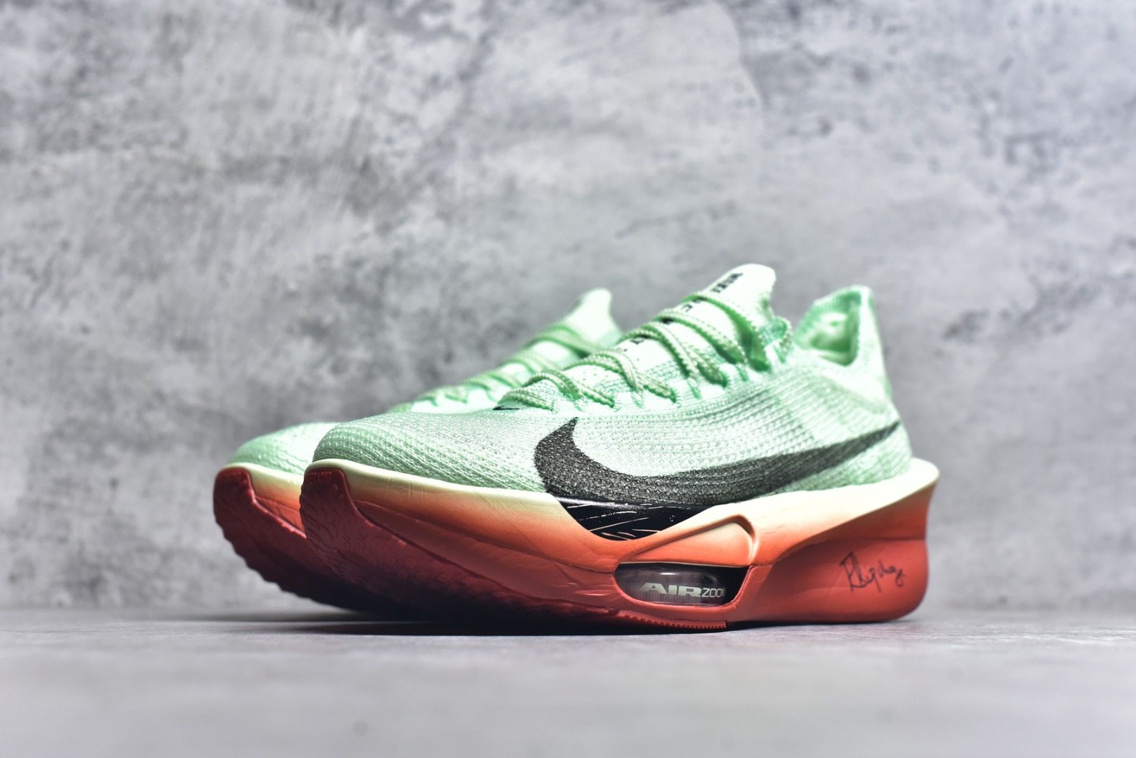 图片[2]-#Nike Zoom VaporFly Next% 3 \”Prototype\” 全新超级马拉松跑鞋 HJ7041-300 #鞋款搭载两个Airzoom缓震配置，全掌型碳纤维板，缔造出色推进感；中底ZoomX 泡绵从后跟延伸至鞋头，超强回弹性 尺码：36 36.5 37.5 38 38.5 39 40 40.5 41 42 42.5 43 44 44.5 45 46 Z.D4-选品中心