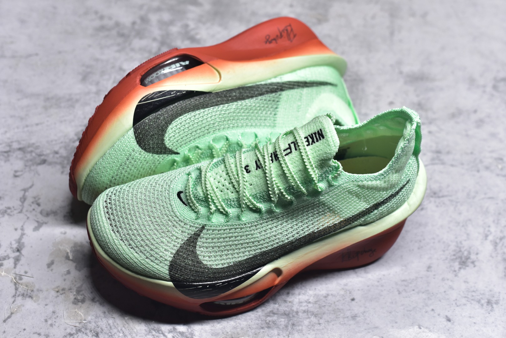 图片[7]-#Nike Zoom VaporFly Next% 3 \”Prototype\” 全新超级马拉松跑鞋 HJ7041-300 #鞋款搭载两个Airzoom缓震配置，全掌型碳纤维板，缔造出色推进感；中底ZoomX 泡绵从后跟延伸至鞋头，超强回弹性 尺码：36 36.5 37.5 38 38.5 39 40 40.5 41 42 42.5 43 44 44.5 45 46 Z.D4-选品中心