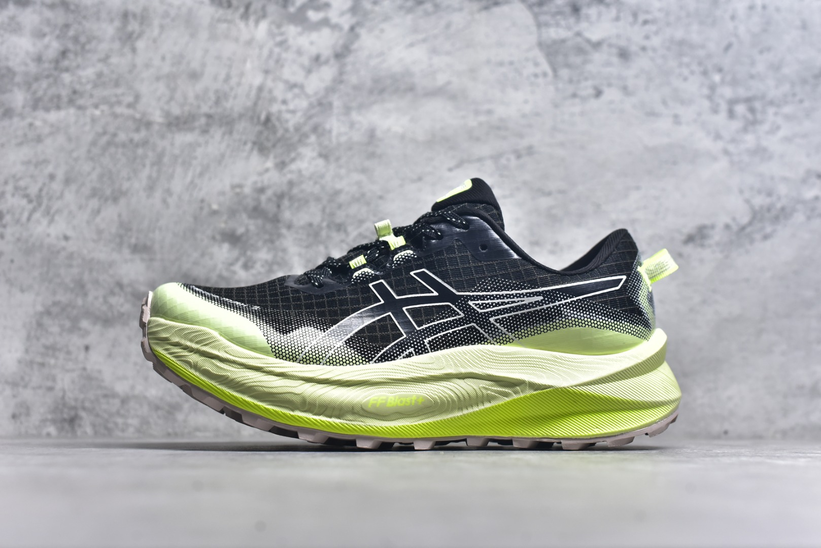 #Asics Gel-Trabuco max 3 复古亚瑟士透气休闲鞋缓震男子耐磨跑步鞋 鞋面采用无缝线鞋面 贴合脚型 穿着舒适 中底360°环绕式GL 提供良好的缓冲性能 货号：101186002722 尺码：40-45-选品中心
