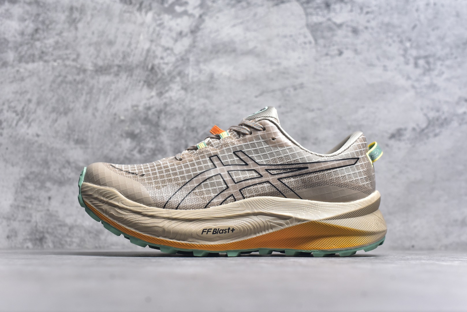 #Asics Gel-Trabuco max 3 复古亚瑟士透气休闲鞋缓震男子耐磨跑步鞋 鞋面采用无缝线鞋面 贴合脚型 穿着舒适 中底360°环绕式GL 提供良好的缓冲性能 货号：101188002722 尺码：40-45-选品中心