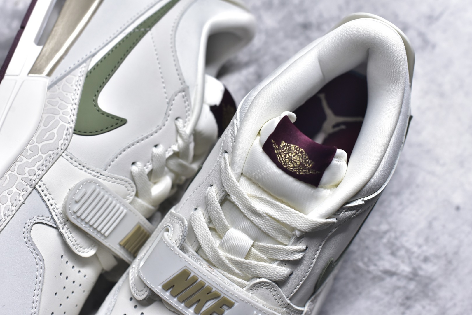 图片[9]-#开学季福利 Air Jordan Legacy AJ312 Low 低帮复古篮球鞋 市场最强独一档产物 全套原纸板楦头开发 原厂大底磨具加持立体防滑纹理 原档数据后跟TPU子母扣魔术贴 原装可视Air Sole气垫 原汁原味最完美的312代版型 唯一正确鞋头趴度弧度高度鞋身腰线 进口港宝加持 后跟自然饱满 全鞋荧光划线卡点 追求极致完美 每一双都是工艺品 多重QC质检 超越公司货的品控标准 实实在在的免检产品 鞋身采用了皮革材质打造 横跨鞋面的魔术贴十分吸睛 侧面的Swoosh Logo的一部分被鞋面遮挡了一部分 颇具玩味 魔术贴上标有NK标识 而鞋舌上是Jordan的经典红色飞翼Logo 后跟和鞋底均采用了AJ3的设计 后跟上同样也使用了经典的爆裂纹图案 尺码：36 36.5 37.5 38 38.5 39 40 40.5 41 42 42.5 43 44 44.5 45 46 47.5-选品中心