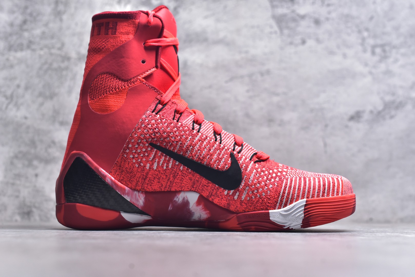 图片[3]-#灭世纯原 NK KOBE 9 ELITE PROTRO \”科比9代精英高帮 圣诞红 FZ7335-600 2025曼巴年🐍重磅新品 市场最强科比9代精英版 独家出货 ✅原楦打造灵动版型 鞋头➕腰身➕后跟 360°无死角 ✅原厂工艺3层立体编织flyknit鞋面 厚度同步ZP吊打市场“纯原” ✅原厂碳板加持 立体感区分市场货品 ✅区分市场货品🌪过验级拉帮细节 ✅内置全新复刻版中底鞋垫 REACT缓震 密度增加抗衰减 ✅针对海外市场增加 47.5 满足精英选手实战需求 最强科9 灭世制造 用实力让情怀落地 👊🏻 实拍调校N版已经零色差零失真 百分百还原实物色彩所见即所得 不存在货不对板色差等低级问题 选购参考实物拍摄 不混卖不参货 只用心做好货严格选品 承诺混一赔十 尺码：39 40 40.5 41 42 42.5 43 44 44.5 45 46 47.5-选品中心