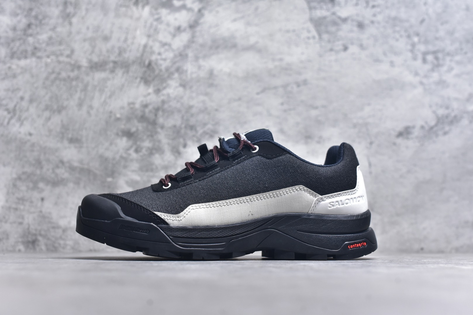 #SALOMON萨洛蒙 X-ALP ESILL GR10K户外功能鞋 男女同款 474200 纯原外贸平台特供订单 耗时半年巨作 全套原纸板楦头开发 原厂特供网布配套加持 确保原汁原味 完美呈现版型 原档数据独家私模五层组合大底 男女鞋同步官方开发至46.5 原装Ortholite轻量化鞋垫 中底布带钢印编号 原厂TPU锁扣 进口港宝加持 后跟自然饱满 还原公司包裹性 鞋面以“锯齿”状的包裹系统呈现 在基色底之下加入了各种色点缀 将公司的最新技术和时尚前卫的造型融入耐用的长跑款式中 鞋面由 TPU 薄膜制成 并焊接在高耐磨网眼上 使其既时尚又坚固 由 ACS底盘支撑 可增强稳定性和支撑力 以及由橡胶凸耳 Contragrip外底覆盖的 EVA 缓冲中底 旨在应对崎岖的地形 鞋舌上的彩色Salomon 标签、Quicklace 系统以及鞋头、鞋舌和鞋跟上的附加品牌使细节更加完美 让穿着者可以轻松驾驭户外与通勤下的任何运动生活场景 无缝鞋身户外随意纵横 颜值与脚感兼备 出街通勤 绝对非常吸睛 你值得拥有 尺码：36-46（半）-选品中心