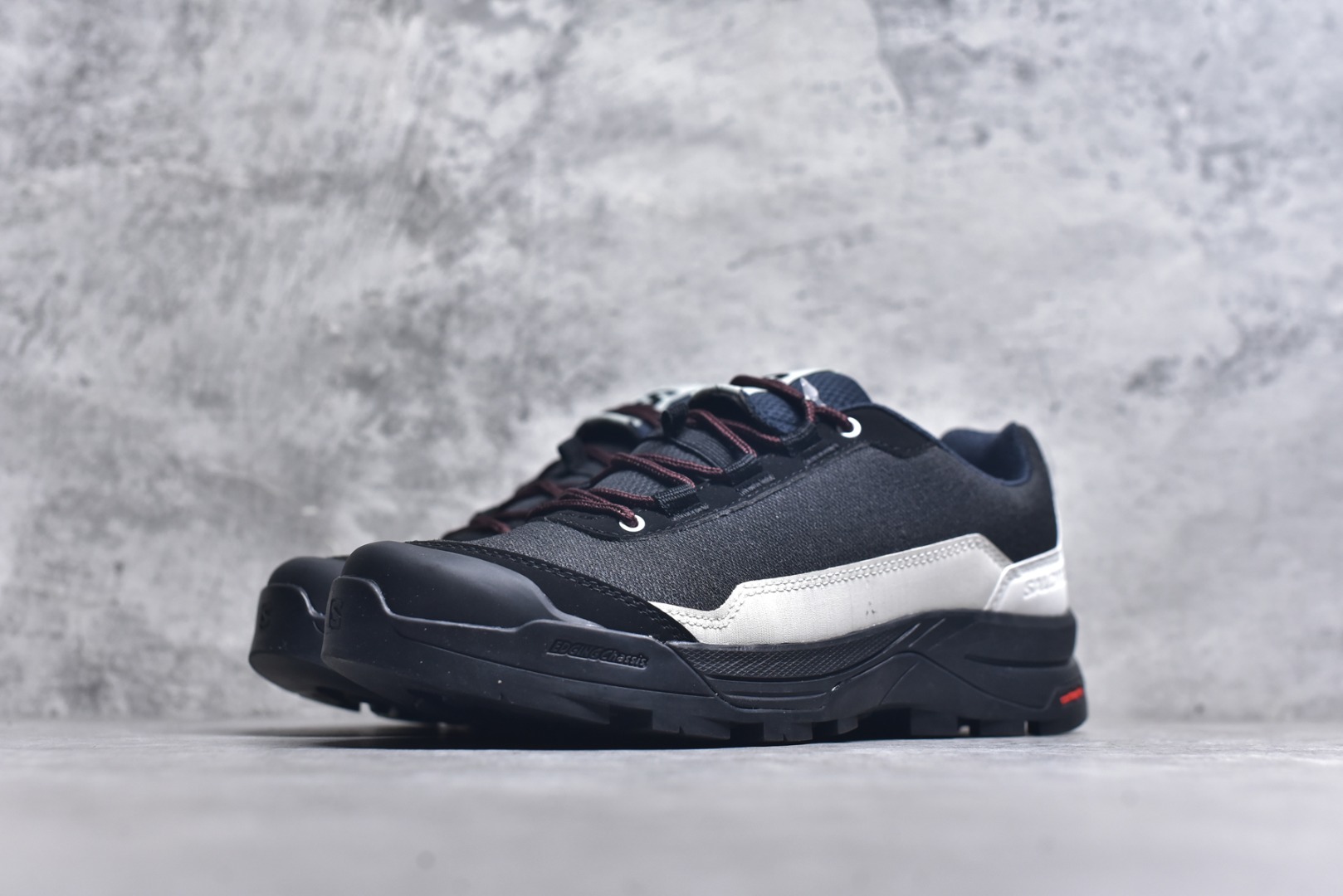 图片[2]-#SALOMON萨洛蒙 X-ALP ESILL GR10K户外功能鞋 男女同款 474200 纯原外贸平台特供订单 耗时半年巨作 全套原纸板楦头开发 原厂特供网布配套加持 确保原汁原味 完美呈现版型 原档数据独家私模五层组合大底 男女鞋同步官方开发至46.5 原装Ortholite轻量化鞋垫 中底布带钢印编号 原厂TPU锁扣 进口港宝加持 后跟自然饱满 还原公司包裹性 鞋面以“锯齿”状的包裹系统呈现 在基色底之下加入了各种色点缀 将公司的最新技术和时尚前卫的造型融入耐用的长跑款式中 鞋面由 TPU 薄膜制成 并焊接在高耐磨网眼上 使其既时尚又坚固 由 ACS底盘支撑 可增强稳定性和支撑力 以及由橡胶凸耳 Contragrip外底覆盖的 EVA 缓冲中底 旨在应对崎岖的地形 鞋舌上的彩色Salomon 标签、Quicklace 系统以及鞋头、鞋舌和鞋跟上的附加品牌使细节更加完美 让穿着者可以轻松驾驭户外与通勤下的任何运动生活场景 无缝鞋身户外随意纵横 颜值与脚感兼备 出街通勤 绝对非常吸睛 你值得拥有 尺码：36-46（半）-选品中心