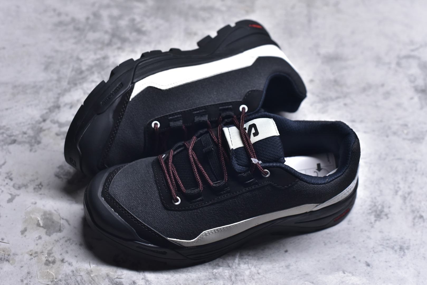 图片[7]-#SALOMON萨洛蒙 X-ALP ESILL GR10K户外功能鞋 男女同款 474200 纯原外贸平台特供订单 耗时半年巨作 全套原纸板楦头开发 原厂特供网布配套加持 确保原汁原味 完美呈现版型 原档数据独家私模五层组合大底 男女鞋同步官方开发至46.5 原装Ortholite轻量化鞋垫 中底布带钢印编号 原厂TPU锁扣 进口港宝加持 后跟自然饱满 还原公司包裹性 鞋面以“锯齿”状的包裹系统呈现 在基色底之下加入了各种色点缀 将公司的最新技术和时尚前卫的造型融入耐用的长跑款式中 鞋面由 TPU 薄膜制成 并焊接在高耐磨网眼上 使其既时尚又坚固 由 ACS底盘支撑 可增强稳定性和支撑力 以及由橡胶凸耳 Contragrip外底覆盖的 EVA 缓冲中底 旨在应对崎岖的地形 鞋舌上的彩色Salomon 标签、Quicklace 系统以及鞋头、鞋舌和鞋跟上的附加品牌使细节更加完美 让穿着者可以轻松驾驭户外与通勤下的任何运动生活场景 无缝鞋身户外随意纵横 颜值与脚感兼备 出街通勤 绝对非常吸睛 你值得拥有 尺码：36-46（半）-选品中心