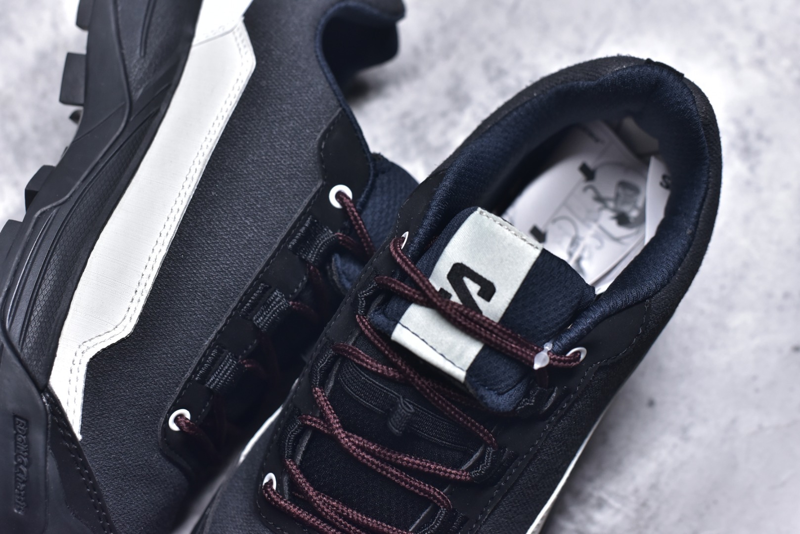 图片[9]-#SALOMON萨洛蒙 X-ALP ESILL GR10K户外功能鞋 男女同款 474200 纯原外贸平台特供订单 耗时半年巨作 全套原纸板楦头开发 原厂特供网布配套加持 确保原汁原味 完美呈现版型 原档数据独家私模五层组合大底 男女鞋同步官方开发至46.5 原装Ortholite轻量化鞋垫 中底布带钢印编号 原厂TPU锁扣 进口港宝加持 后跟自然饱满 还原公司包裹性 鞋面以“锯齿”状的包裹系统呈现 在基色底之下加入了各种色点缀 将公司的最新技术和时尚前卫的造型融入耐用的长跑款式中 鞋面由 TPU 薄膜制成 并焊接在高耐磨网眼上 使其既时尚又坚固 由 ACS底盘支撑 可增强稳定性和支撑力 以及由橡胶凸耳 Contragrip外底覆盖的 EVA 缓冲中底 旨在应对崎岖的地形 鞋舌上的彩色Salomon 标签、Quicklace 系统以及鞋头、鞋舌和鞋跟上的附加品牌使细节更加完美 让穿着者可以轻松驾驭户外与通勤下的任何运动生活场景 无缝鞋身户外随意纵横 颜值与脚感兼备 出街通勤 绝对非常吸睛 你值得拥有 尺码：36-46（半）-选品中心