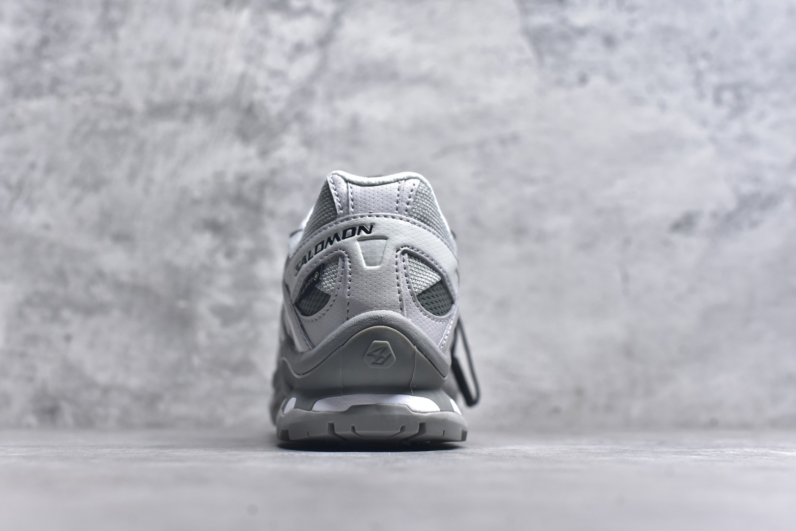 图片[5]-#Salomon XT-Quest ADV \”Beige\” 萨洛蒙 探索者系列户外越野跑鞋 灰白色 #鞋面采用SENSIFIT贴合技术 全方位贴合包裹脚型 鞋跟部鞋底牵引设计 提供强大的抓地性能 更适应野外崎岖不平的道路 其3D ADVANCED CHASSIS底盘 材料轻量大化 钉齿设计更具稳定性、防护性 鞋底易磨损区运用CONTAGRIP高耐磨材料 应对城市硬质路面长距离跑考验 编码： 474296 尺码：36-45-选品中心