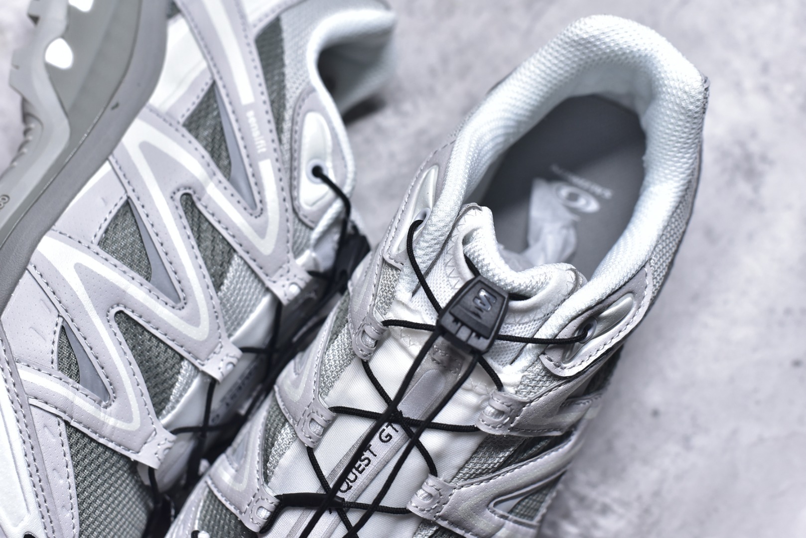 图片[9]-#Salomon XT-Quest ADV \”Beige\” 萨洛蒙 探索者系列户外越野跑鞋 灰白色 #鞋面采用SENSIFIT贴合技术 全方位贴合包裹脚型 鞋跟部鞋底牵引设计 提供强大的抓地性能 更适应野外崎岖不平的道路 其3D ADVANCED CHASSIS底盘 材料轻量大化 钉齿设计更具稳定性、防护性 鞋底易磨损区运用CONTAGRIP高耐磨材料 应对城市硬质路面长距离跑考验 编码： 474296 尺码：36-45-选品中心