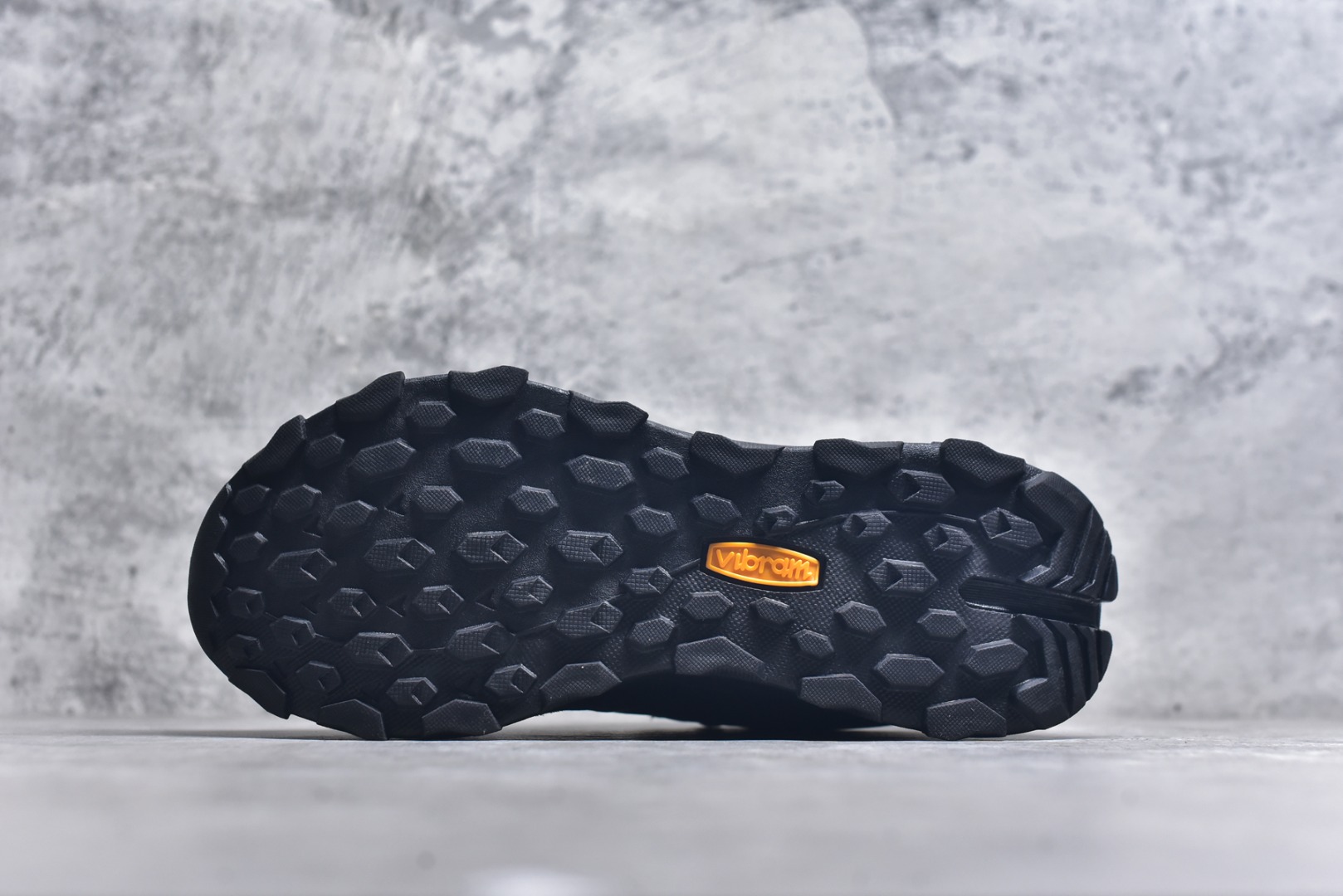 图片[6]-#Columbia 哥伦比亚户外登山鞋 休闲鞋户外越野徒步鞋 广东大厂品质 面料采用进口磨砂牛皮 鞋底采用Vibram黄金大底 专门为鞋底设计的橡胶以出色的耐磨性 良好的防滑性，均匀的质地获得了众多品牌的认可Columbia成立于1938年，源自美国俄勒 州波特兰市，是有着80年悠久历史的国际户外品牌。作为户外科技的先驱者，哥伦比亚倡导 “Tested Tough要玩就玩真的”品牌精神。实地测试文化作为其品牌基因，致力透过产品传递品牌精髓.Columbia执着于让消费者在户外得到专业的真实保护，可以更长时间地享受户外乐趣 货号： 99911622 尺码：40 41 42 43 44 45-选品中心