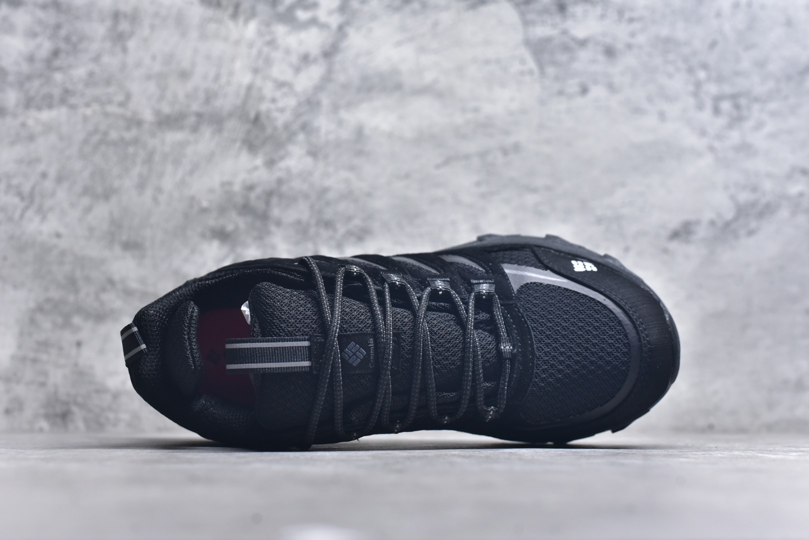 图片[4]-#Columbia 哥伦比亚户外登山鞋 休闲鞋户外越野徒步鞋 广东大厂品质 面料采用进口磨砂牛皮 鞋底采用Vibram黄金大底 专门为鞋底设计的橡胶以出色的耐磨性 良好的防滑性，均匀的质地获得了众多品牌的认可Columbia成立于1938年，源自美国俄勒 州波特兰市，是有着80年悠久历史的国际户外品牌。作为户外科技的先驱者，哥伦比亚倡导 “Tested Tough要玩就玩真的”品牌精神。实地测试文化作为其品牌基因，致力透过产品传递品牌精髓.Columbia执着于让消费者在户外得到专业的真实保护，可以更长时间地享受户外乐趣 货号： 99911622 尺码：40 41 42 43 44 45-选品中心