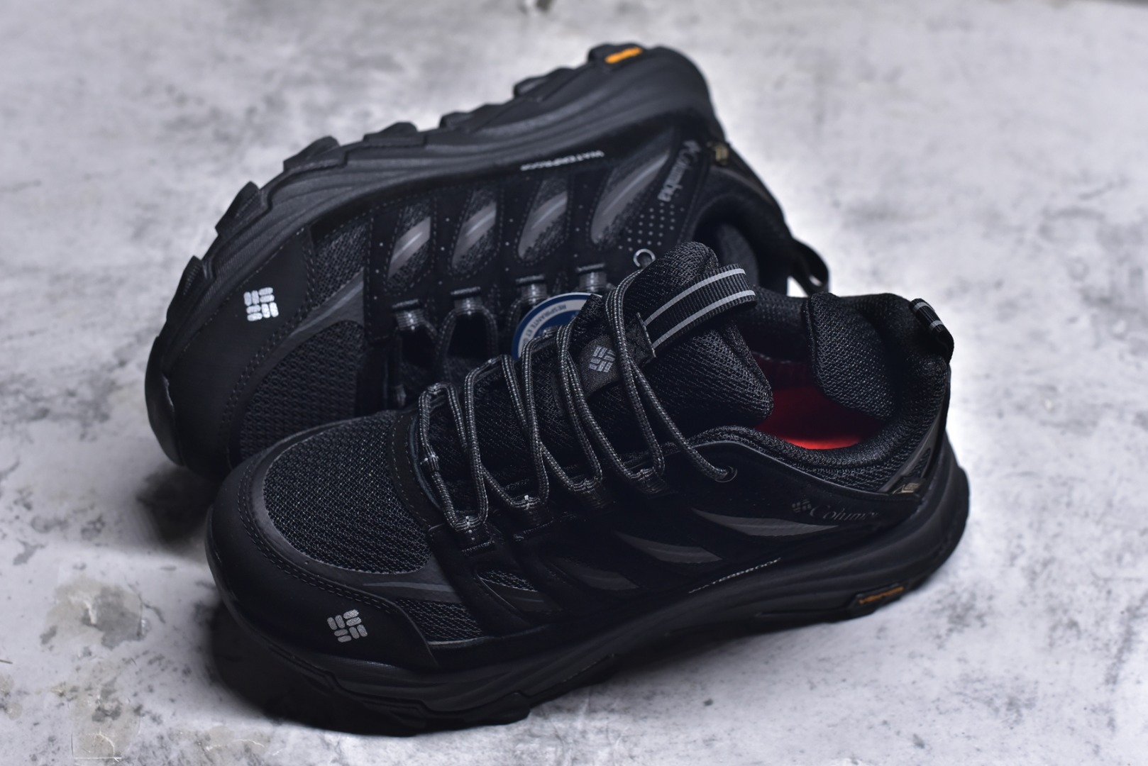 图片[7]-#Columbia 哥伦比亚户外登山鞋 休闲鞋户外越野徒步鞋 广东大厂品质 面料采用进口磨砂牛皮 鞋底采用Vibram黄金大底 专门为鞋底设计的橡胶以出色的耐磨性 良好的防滑性，均匀的质地获得了众多品牌的认可Columbia成立于1938年，源自美国俄勒 州波特兰市，是有着80年悠久历史的国际户外品牌。作为户外科技的先驱者，哥伦比亚倡导 “Tested Tough要玩就玩真的”品牌精神。实地测试文化作为其品牌基因，致力透过产品传递品牌精髓.Columbia执着于让消费者在户外得到专业的真实保护，可以更长时间地享受户外乐趣 货号： 99911622 尺码：40 41 42 43 44 45-选品中心