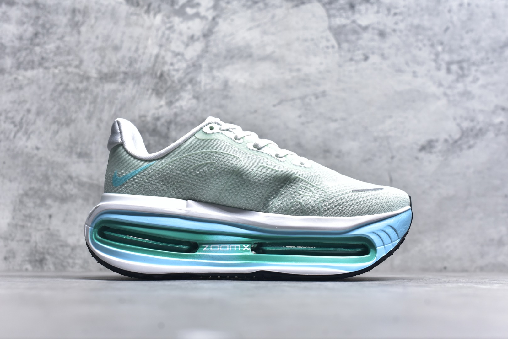 图片[3]-#耐克Nike VOMERO PREMIUM 耐克 舒适减震防滑 低帮跑步鞋全掌ReactX泡绵中底 前掌和后跟还配备了Air Zoom气垫单元 据说跑起来更快更舒适哦 这次最大的升级点 首次引入了ReactX泡棉 尺码36 37 38 39 40 41 42 43 44 45 货号FN8453-014-选品中心