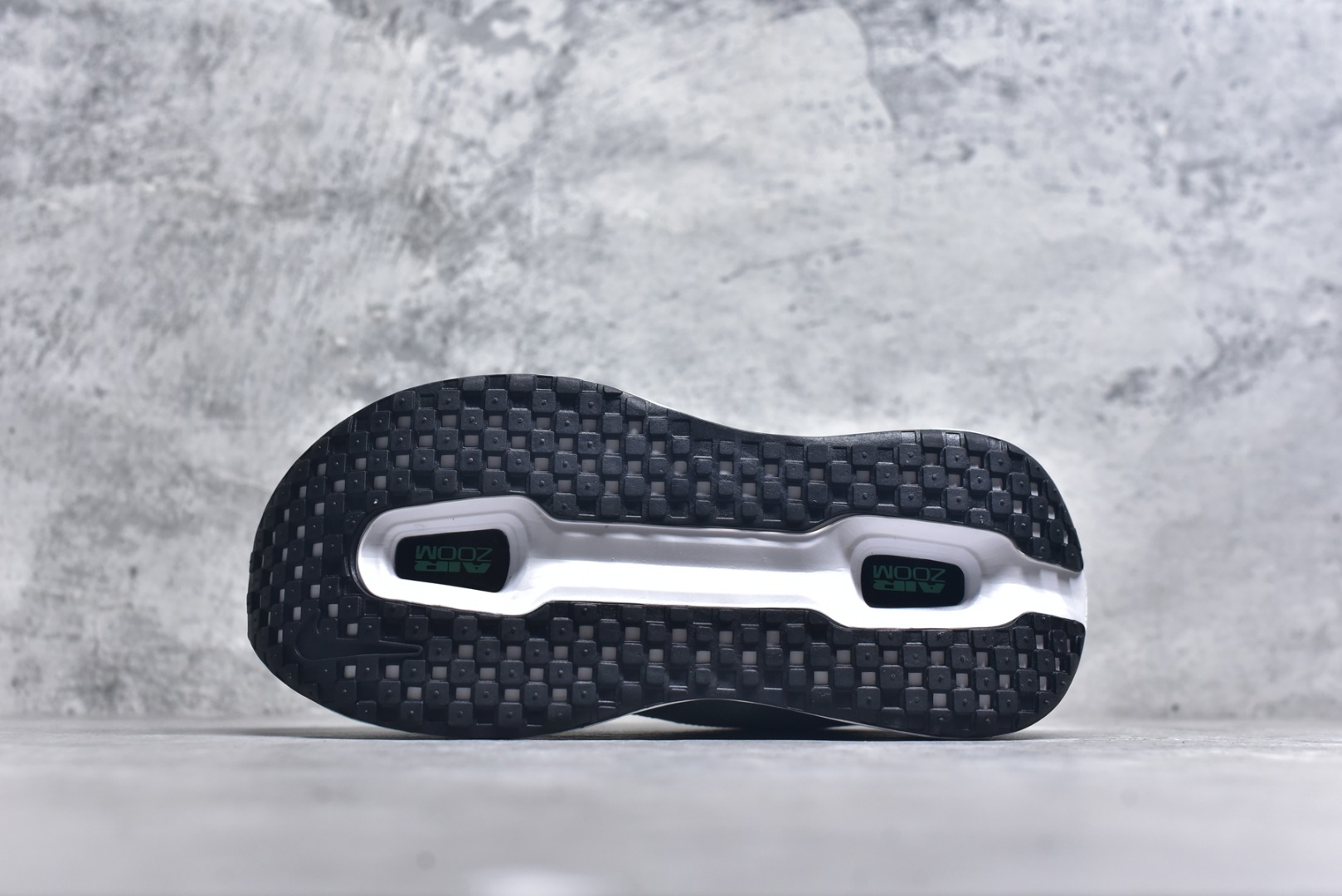 图片[6]-#耐克Nike VOMERO PREMIUM 耐克 舒适减震防滑 低帮跑步鞋全掌ReactX泡绵中底 前掌和后跟还配备了Air Zoom气垫单元 据说跑起来更快更舒适哦 这次最大的升级点 首次引入了ReactX泡棉 尺码36 37 38 39 40 41 42 43 44 45 货号FN8453-014-选品中心