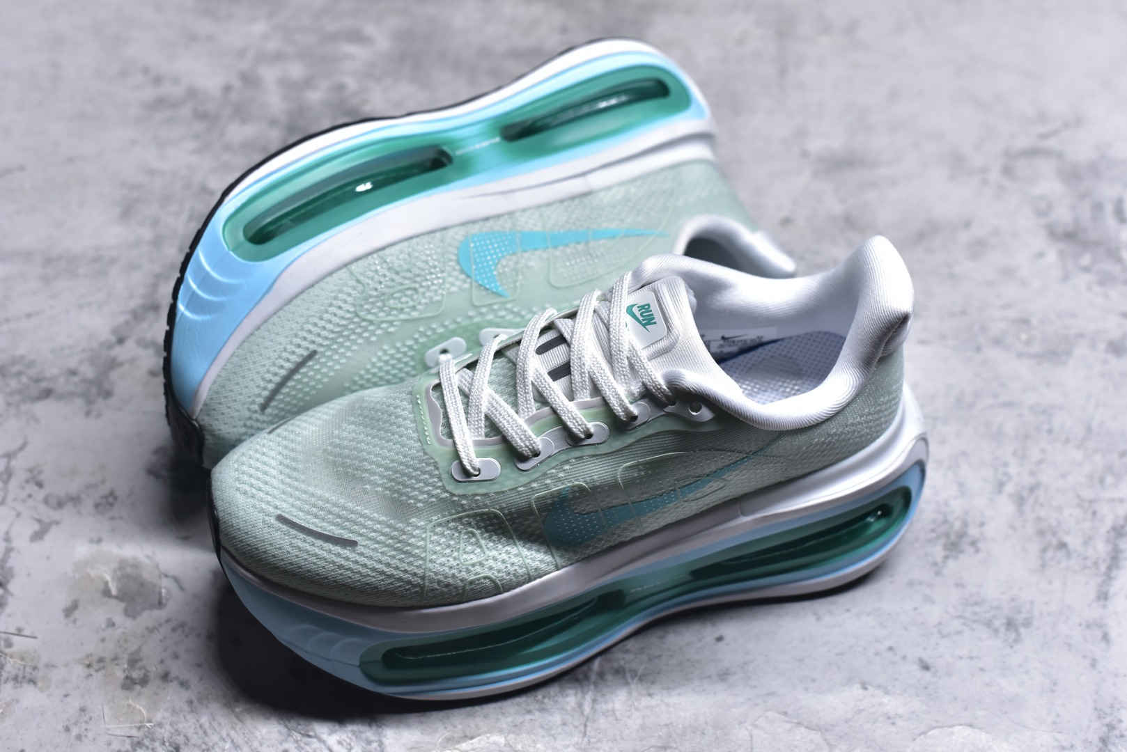 图片[7]-#耐克Nike VOMERO PREMIUM 耐克 舒适减震防滑 低帮跑步鞋全掌ReactX泡绵中底 前掌和后跟还配备了Air Zoom气垫单元 据说跑起来更快更舒适哦 这次最大的升级点 首次引入了ReactX泡棉 尺码36 37 38 39 40 41 42 43 44 45 货号FN8453-014-选品中心