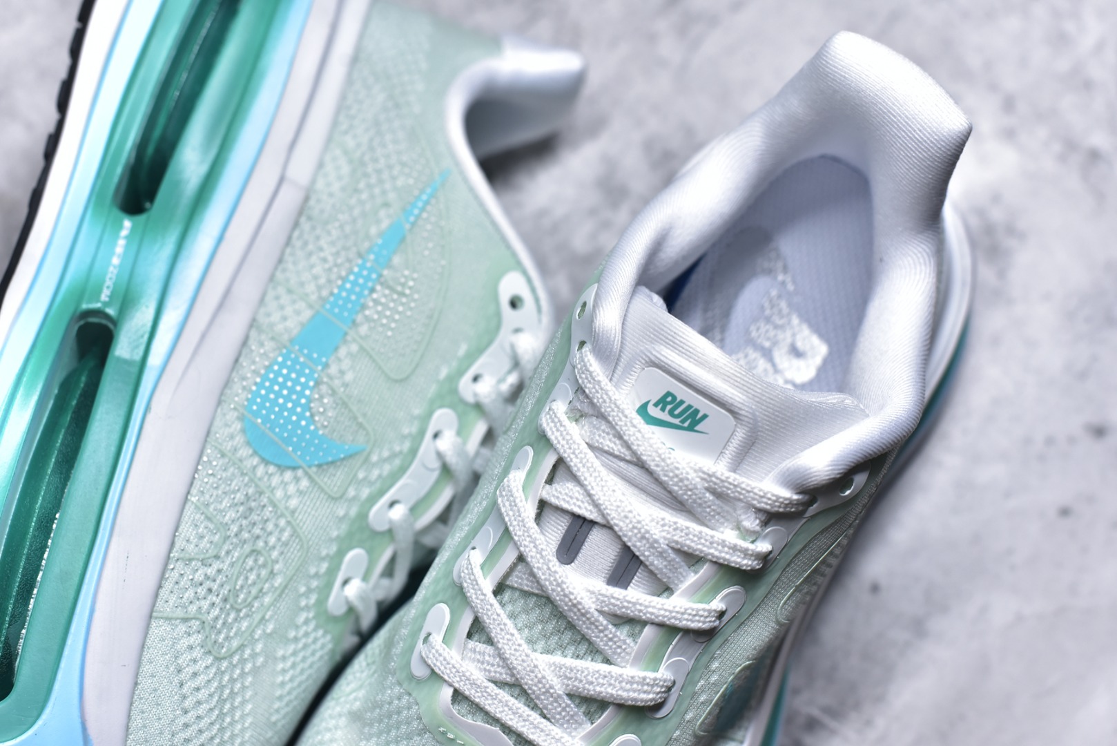 图片[9]-#耐克Nike VOMERO PREMIUM 耐克 舒适减震防滑 低帮跑步鞋全掌ReactX泡绵中底 前掌和后跟还配备了Air Zoom气垫单元 据说跑起来更快更舒适哦 这次最大的升级点 首次引入了ReactX泡棉 尺码36 37 38 39 40 41 42 43 44 45 货号FN8453-014-选品中心