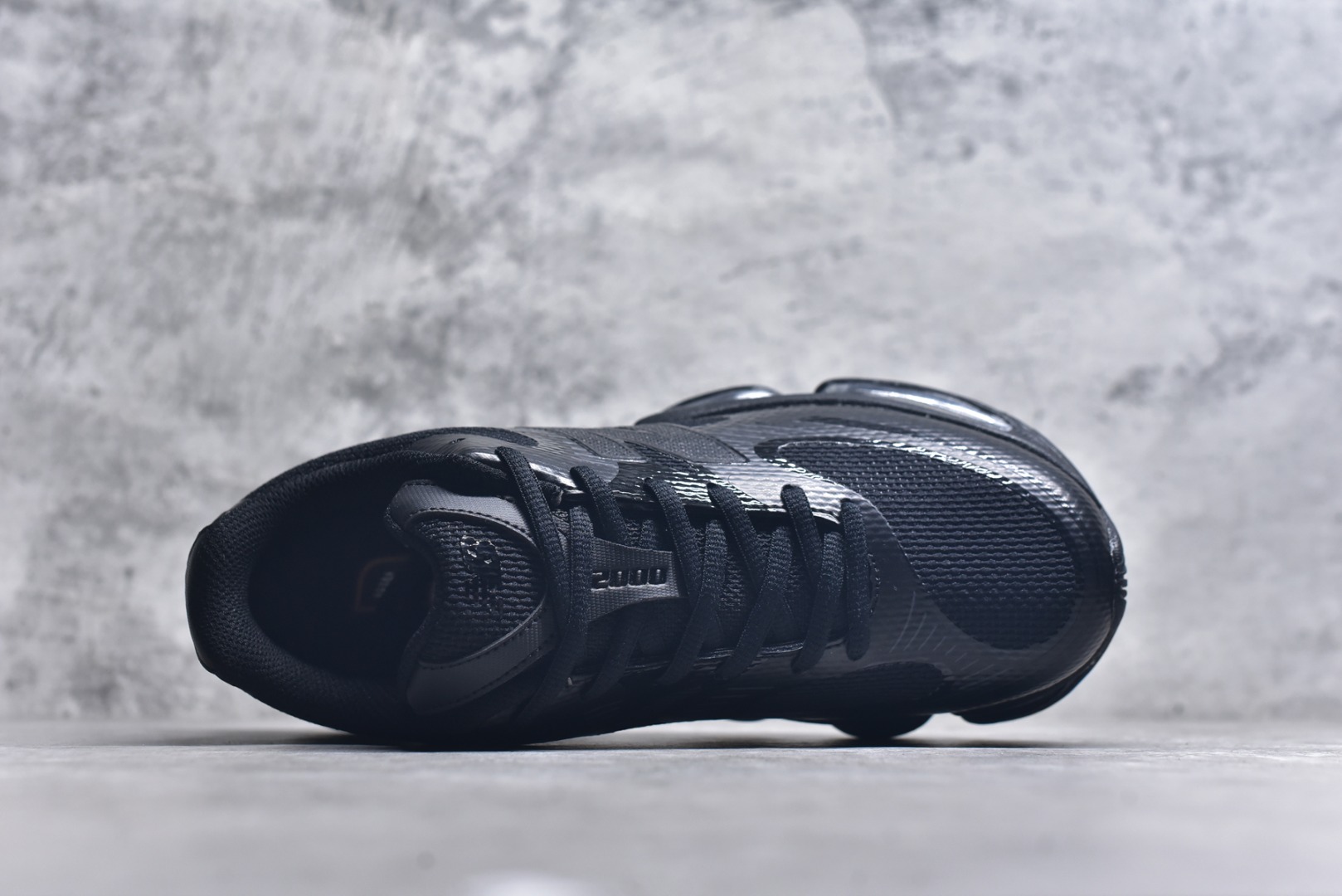 图片[4]-#New Balance 新百伦 NB2000 网面休闲鞋 复古还要机能，NB官方重磅新品。一款融合复古设计与现代科技的跑鞋，以其经典的造型和舒适脚感，成为2025年复古潮流爱好的推荐单品。 极具视觉冲击力的5根ABZORB单元，以及无缝鞋面的设计，加上3M反光材质的装饰，比之前推出的9060系列更夸张，更具未来感。 货号：U2000FW 尺码：36 36.5 37.5 38 38.5 39 39.5 40 40.5 41 42 42.5 43 44 44.5 45 46.5-选品中心