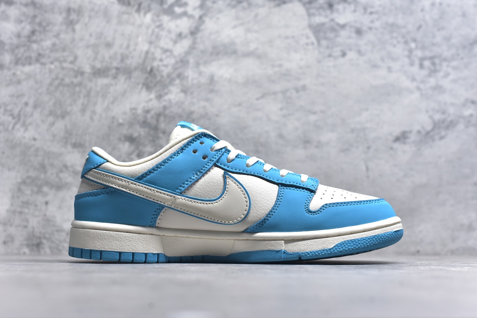图片[3]-#Nike SB Dunk Low“ 白蓝拉布布” 周年高端定制 低帮休闲板鞋 定制鞋盒 大厂纯原品质出货 超高清洁度 皮料切割干净无任何毛边 细节完美 货号：DG2025-008 尺码：36 36.5 37.5 38 38.5 39 40 40.5 41 42 42.5 43 44 44.5 45-选品中心