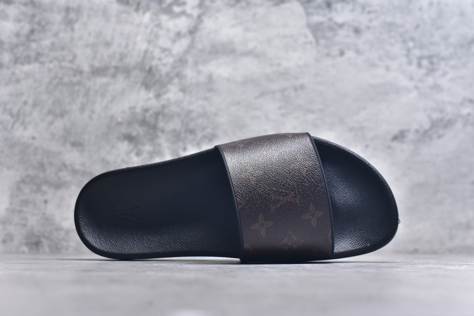 图片[4]-#经典压花系列传承Trainer设计 今年绝比小爆款系列 高端零售可主推款。 原版一比一开发 专柜正品以发售 平台开始预售已上架，大家放心选购 品质超赞👍 全鞋全真牛皮 私模独立开发原大底 市场独家 压花工艺 水洗牛仔和原版几乎接近一致 全套专柜一致包装。 尺码：39 40 41 42 43 44 45 46-选品中心