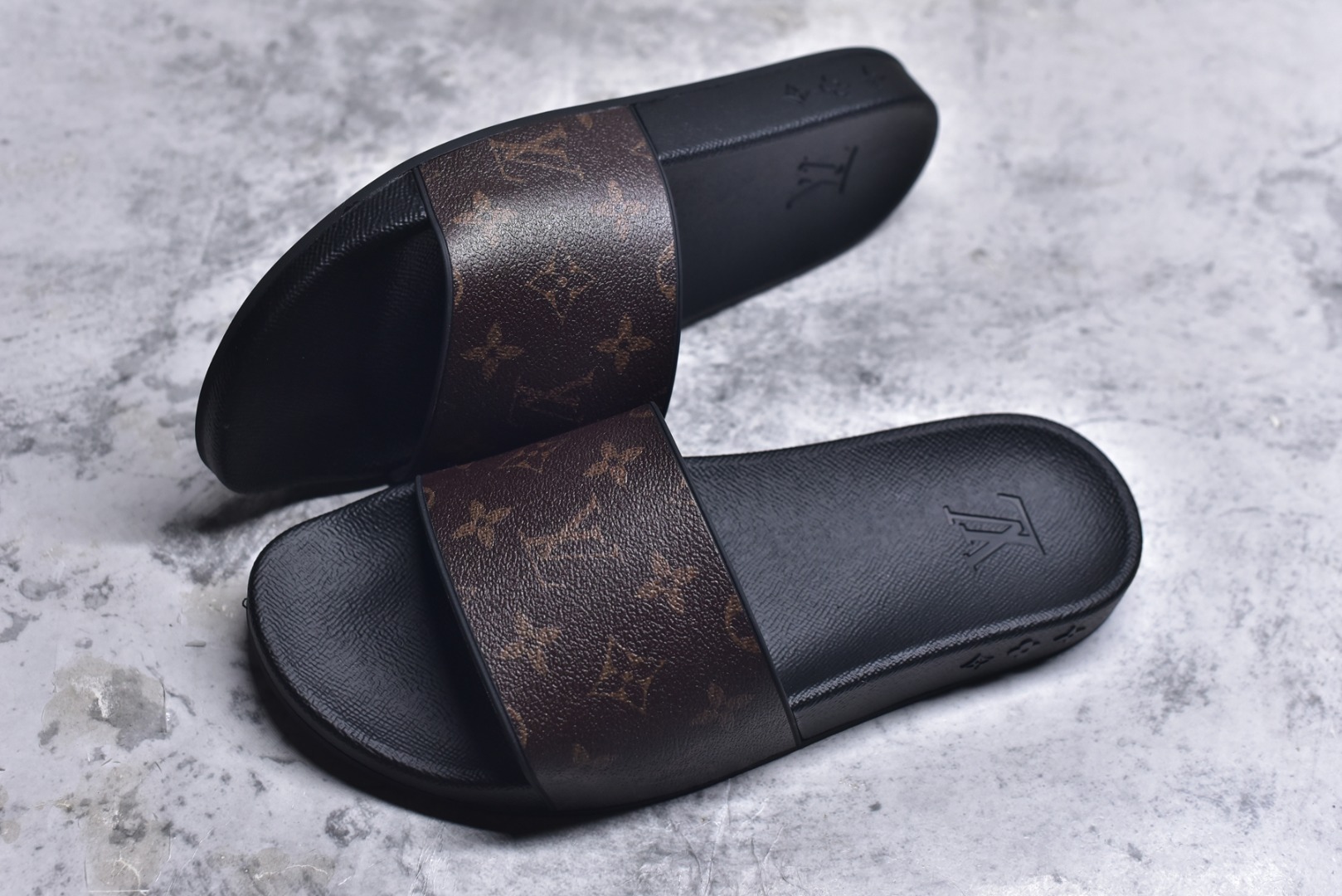 图片[7]-#经典压花系列传承Trainer设计 今年绝比小爆款系列 高端零售可主推款。 原版一比一开发 专柜正品以发售 平台开始预售已上架，大家放心选购 品质超赞👍 全鞋全真牛皮 私模独立开发原大底 市场独家 压花工艺 水洗牛仔和原版几乎接近一致 全套专柜一致包装。 尺码：39 40 41 42 43 44 45 46-选品中心