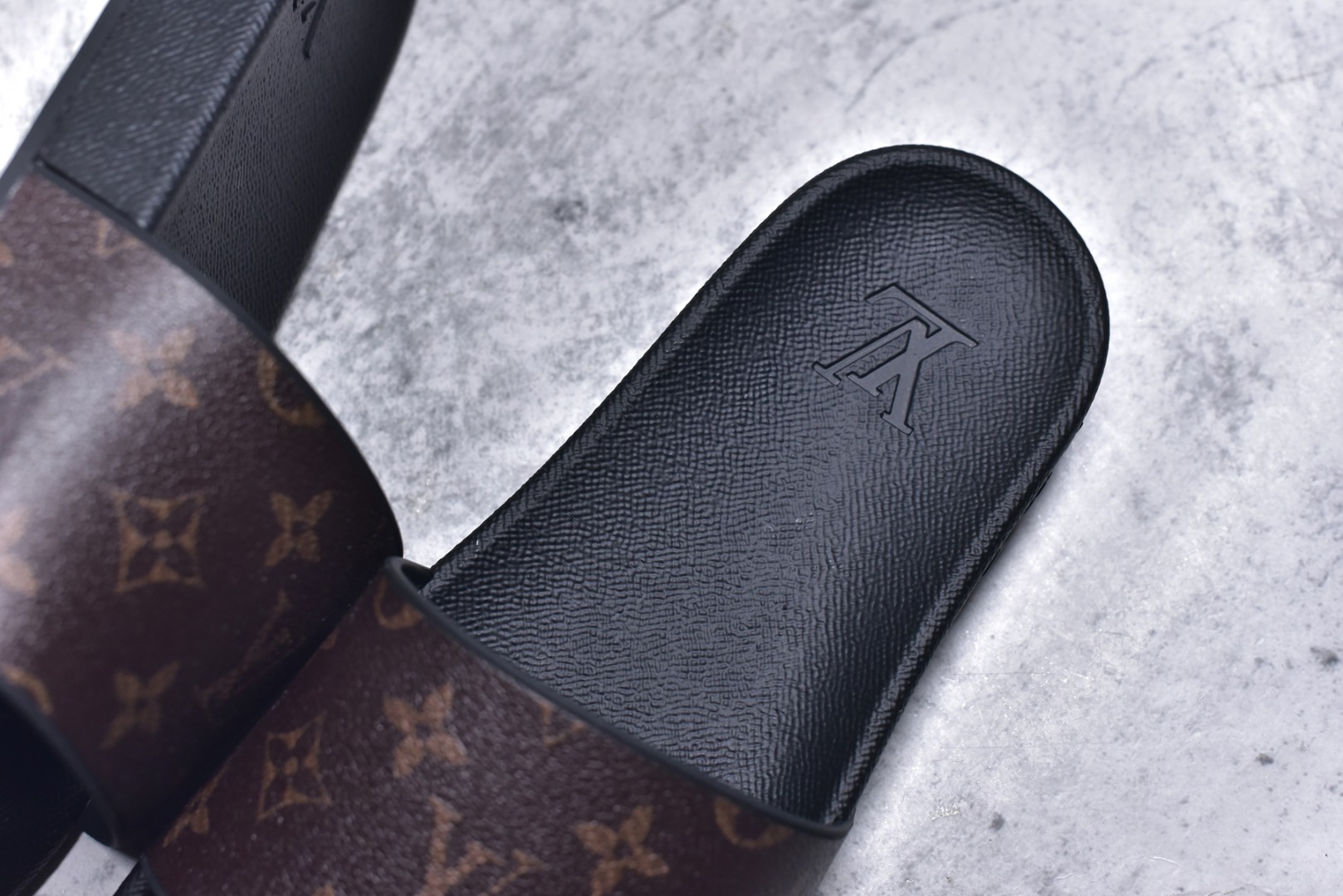 图片[9]-#经典压花系列传承Trainer设计 今年绝比小爆款系列 高端零售可主推款。 原版一比一开发 专柜正品以发售 平台开始预售已上架，大家放心选购 品质超赞👍 全鞋全真牛皮 私模独立开发原大底 市场独家 压花工艺 水洗牛仔和原版几乎接近一致 全套专柜一致包装。 尺码：39 40 41 42 43 44 45 46-选品中心