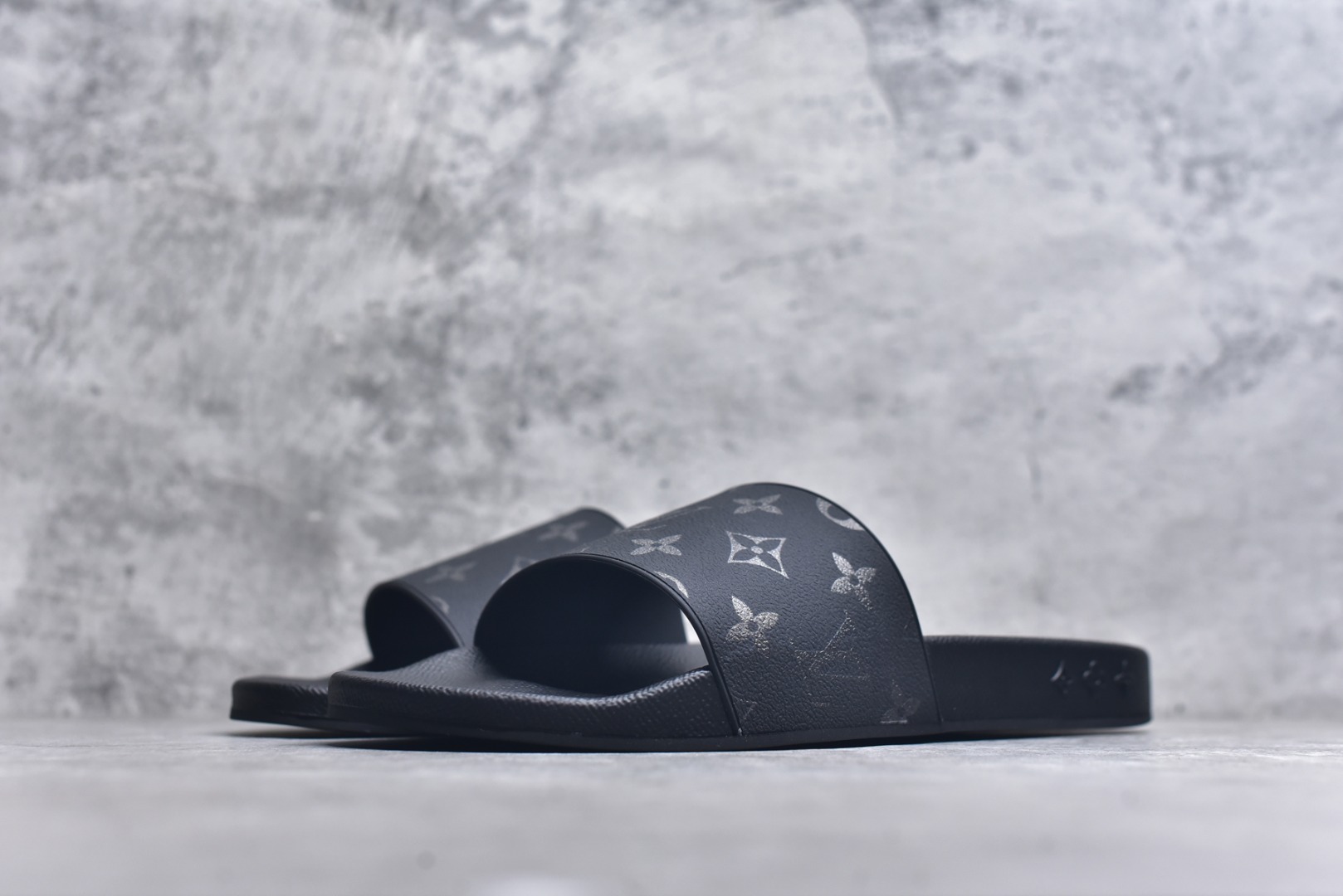 图片[2]-#经典压花系列传承Trainer设计 今年绝比小爆款系列 高端零售可主推款。 原版一比一开发 专柜正品以发售 平台开始预售已上架，大家放心选购 品质超赞👍 全鞋全真牛皮 私模独立开发原大底 市场独家 压花工艺 水洗牛仔和原版几乎接近一致 全套专柜一致包装。 尺码：39 40 41 42 43 44 45 46-选品中心