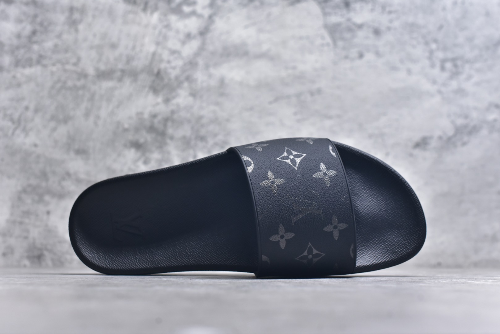 图片[4]-#经典压花系列传承Trainer设计 今年绝比小爆款系列 高端零售可主推款。 原版一比一开发 专柜正品以发售 平台开始预售已上架，大家放心选购 品质超赞👍 全鞋全真牛皮 私模独立开发原大底 市场独家 压花工艺 水洗牛仔和原版几乎接近一致 全套专柜一致包装。 尺码：39 40 41 42 43 44 45 46-选品中心