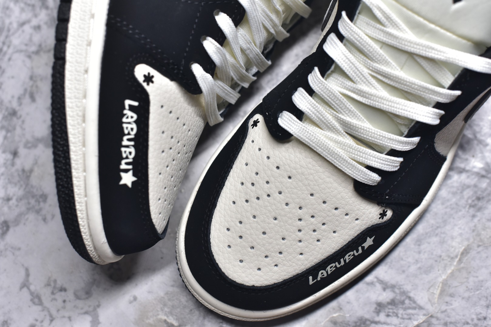 图片[8]-#Nike Jordan Air Jordan 1“米黑拉布布” 高端定制 低帮 复古 减震 防滑 耐磨 篮球鞋 定制鞋盒 大厂纯原品质出货 超高清洁度 皮料切割干净无任何毛边 细节完美 货号：QG2025-006 尺码：36 36.5 37.5 38 38.5 39 40 40.5 41 42 42.5 43 44 44.5 45-选品中心