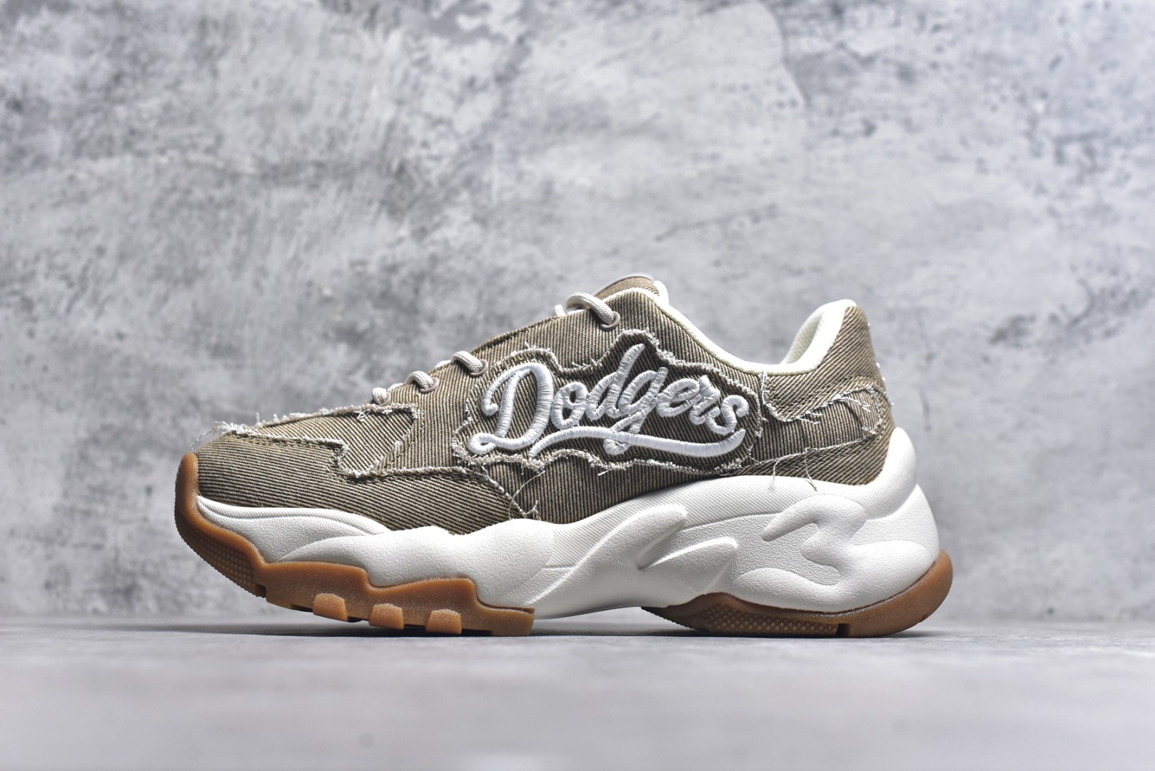 #NY MLB Bigball Chunky Vintage Cursive 纽约洋基队 增高厚底跑鞋 3ASHVT25N07BGS 尺码：35 36 36.5 37.5 38 38.5 39 40 40.5 41 42 42.5 43 44-选品中心