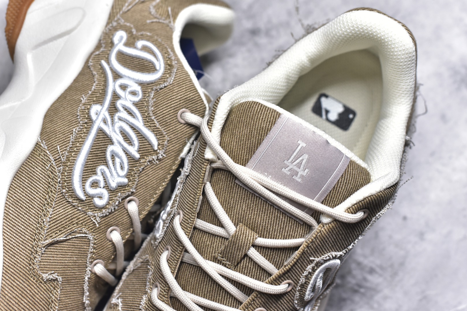 图片[9]-#NY MLB Bigball Chunky Vintage Cursive 纽约洋基队 增高厚底跑鞋 3ASHVT25N07BGS 尺码：35 36 36.5 37.5 38 38.5 39 40 40.5 41 42 42.5 43 44-选品中心