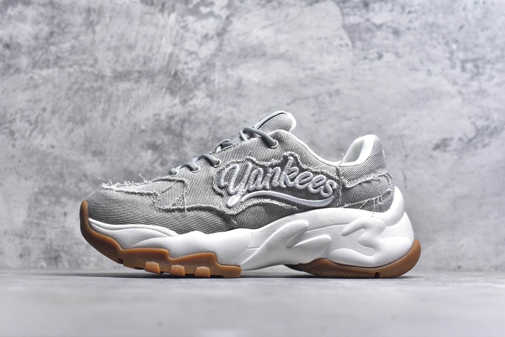 #NY MLB Bigball Chunky Vintage Cursive 纽约洋基队 增高厚底跑鞋 3ASHVT25N50GRL 尺码：35 36 36.5 37.5 38 38.5 39 40 40.5 41 42 42.5 43 44-选品中心