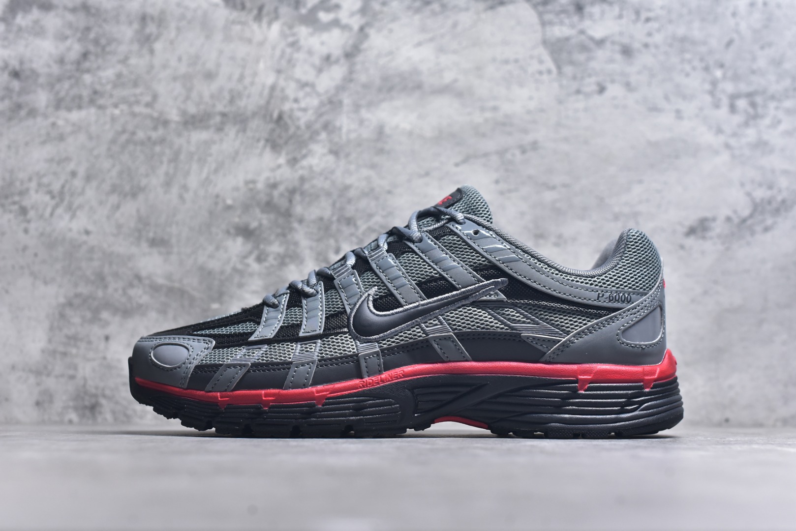 #NK P-6000 系列低帮复古老爹风休闲运动舒适慢跑鞋 IF6199-001 购入原鞋原装纸板楦头开发 独家私模四层组合大底 市场唯一正确版本 良心定价 新配色陆续出货 进口三文治网面 融合 Pegasus 过往运动鞋设计 助力 21 世纪早期跑步运动跃升时尚新高度 采用透气网眼布、运动风格线条和耐穿覆面 兼具吸睛外观和舒适感受 中底泡绵以田径赛道为灵感 打造厚实设计 缔造出众缓震性能 尺码：36 36.5 37.5 38 38.5 39 40 40.5 41 42 42.5 43 44 44.5 45-选品中心