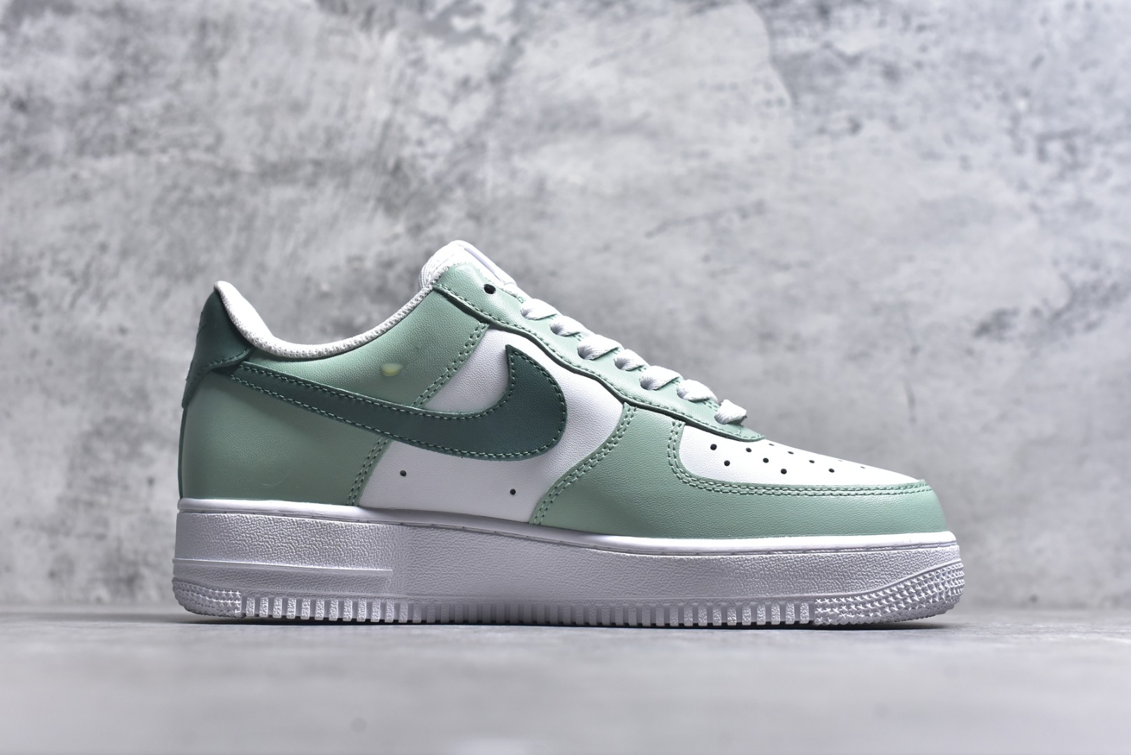 图片[3]-#Nike Air Force 1\’07 Low 幸运草 空军一号低帮休闲板鞋 ZH0316-098 #原楦头原纸板 原装鞋盒 定制五金配件 内置全掌气垫 原厂鞋底 尺码：36 36.5 37.5 38 38.5 39 40 40.5 41 42 42.5 43 44 44.5 45 9.D4-选品中心