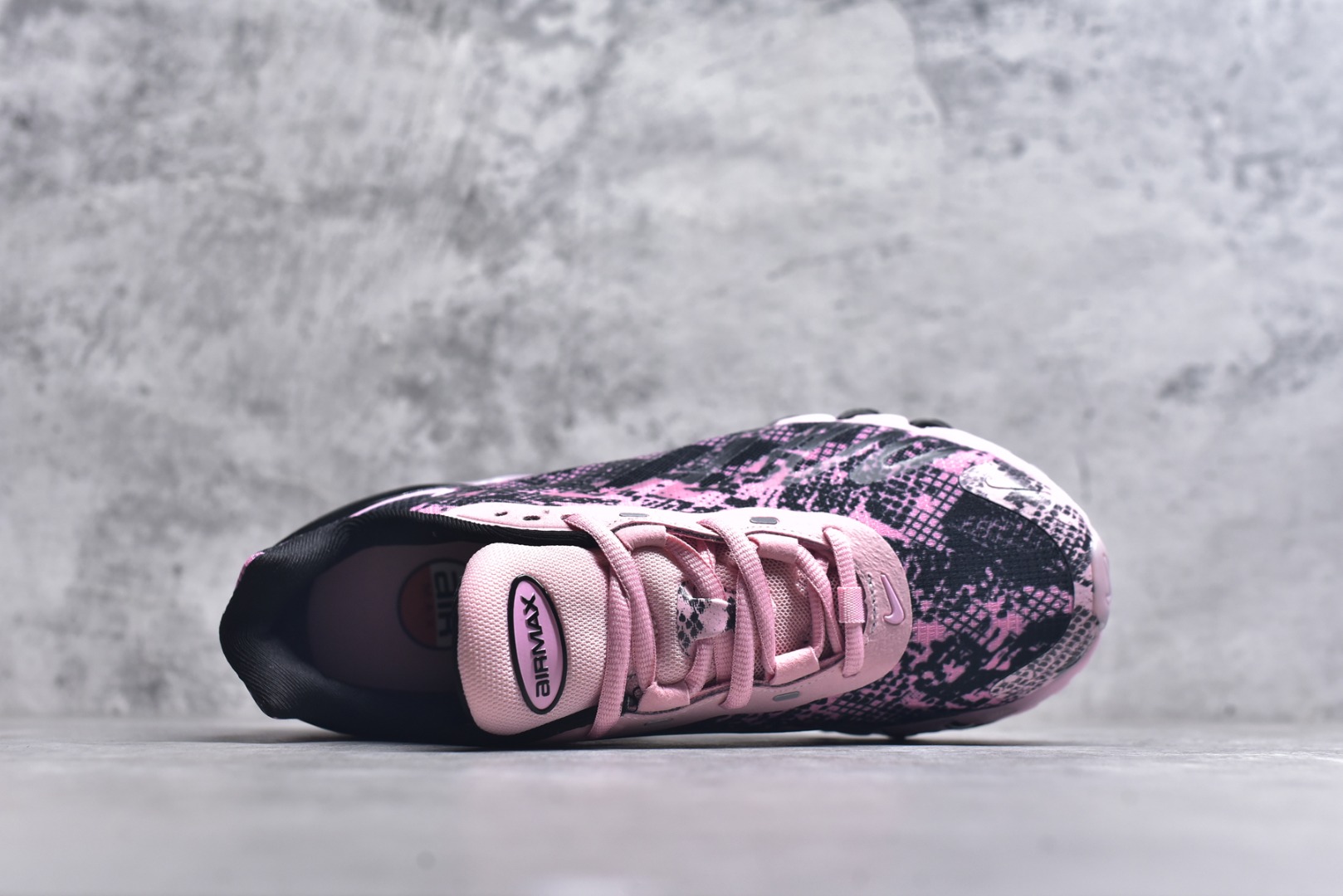 图片[4]-#Nike Air Max Dn8 舒适减震防滑耐磨低帮跑步鞋 男女同款 Nike 旗下 Air Max 家族正式迎来最新成员 Air Max DN8，此鞋款旨在透过 Dynamic Air 技术提升全天穿着体验，当中首次采用了全掌 Dynamic Air 系统，内置两组 Air 气垫，并透过八条互相连通的气管形成持续的气压循环，让每一步都更具弹性与灵活度。 货号：II0539-600 尺码：36 37.5 38 39 40 41 42 43 44 45-选品中心