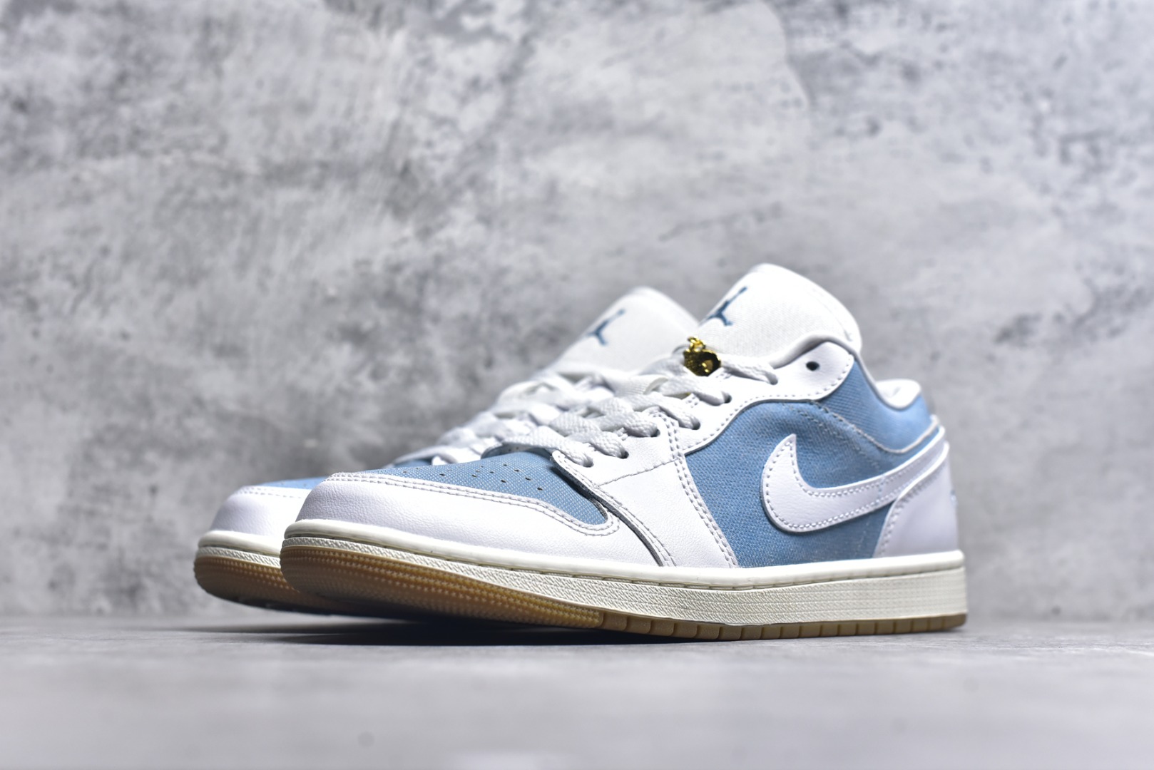 图片[2]-#Air Jordan 1 Low Denim ”Worn Blue“ 丹宁牛仔 低帮复古文化篮球鞋 #市售最高品质 原鞋开发 大厂代工流水线打造 公司货既视感 细节随意对比 货号：HQ2004-400 尺码：40 40.5 41 42 42.5 43 44 44.5 45 46-选品中心