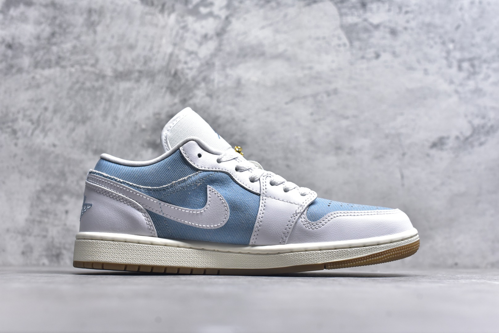 图片[3]-#Air Jordan 1 Low Denim ”Worn Blue“ 丹宁牛仔 低帮复古文化篮球鞋 #市售最高品质 原鞋开发 大厂代工流水线打造 公司货既视感 细节随意对比 货号：HQ2004-400 尺码：40 40.5 41 42 42.5 43 44 44.5 45 46-选品中心