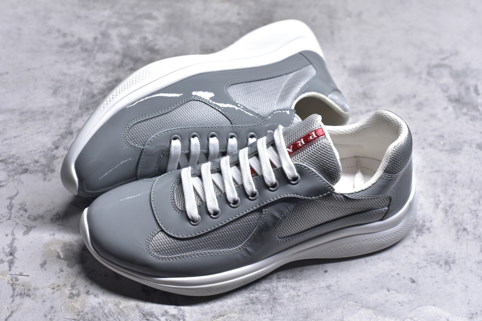 图片[7]-#外贸鬼佬版 东莞纯原顶级品质 原版一比一开发 普拉达 Prada Linea Rossa 徽标彰显独特的设计格调 （正品原版黑色外盒版本⚠️）海外畅销版 低帮休闲运动鞋 3厘米轻质柔韧鞋底 橡胶胎面花纹 海淘代购同渠道品质 高端零售 外贸充正专供 完美楦型 正确卡色 质感媲美原版 细节与原版一致 请注意区分市面版本 尺码：40 41 42 43 44 45 46 47-选品中心