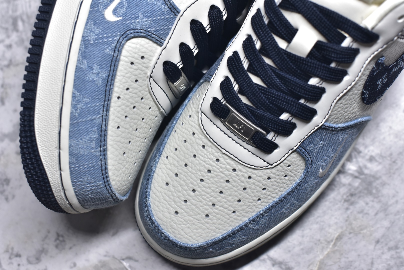 图片[8]-#Nike Air Force 1\’07 Low LV联名 拼接牛仔 空军一号低帮休闲板鞋 SC0601-556 #原楦头原纸板 原装鞋盒 定制五金配件 内置全掌气垫 原厂鞋底 尺码：36 36.5 37.5 38 38.5 39 40 40.5 41 42 42.5 43 44 44.5 45 9.D4-选品中心