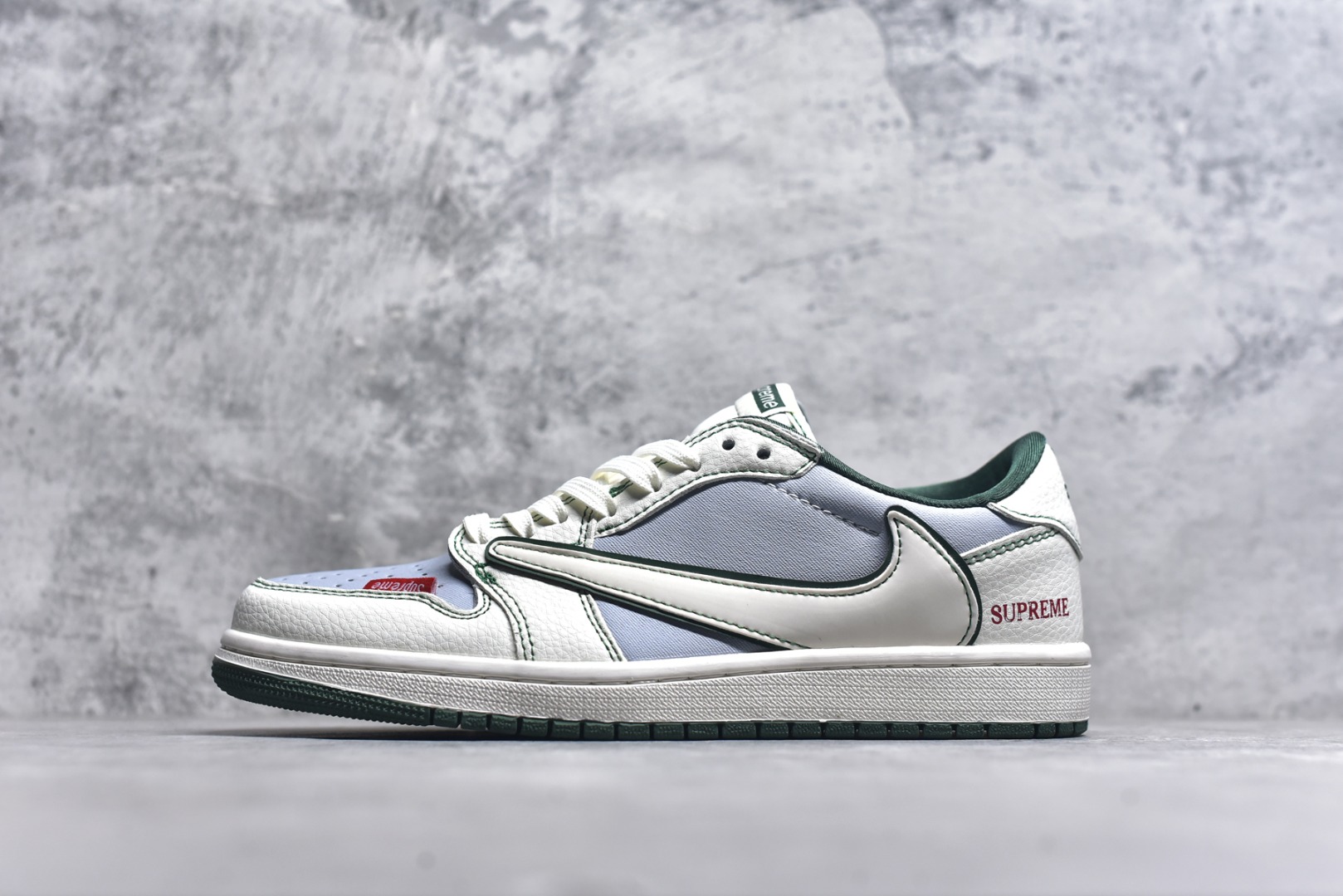 #Travis Scott x Fragment Design x Air Jordan 1 Low OG SP AJ1 乔1 Supreme联名 米灰军绿 低帮文化休闲板鞋 JW1188-149 #多方联名合作融合了Travis Scott 独特的音乐风格，藤原浩个性的设计风格以及Jordan品牌的经典元素 使其成为一双具有独特身份和价值的鞋子 清新而立体的外观加上联名标识更突出了其独特身份 这种配色方案显示出活力和时尚感 在视觉上引人注目 鞋身的质感和细腻的细节处理使其显得高端而格调十足 这款“倒钩”联名是设计与创意完美结合 融合多方的个性风格是一款备受瞩目的潮流鞋款 尺码：36 36.5 37.5 38 38.5 39 40 40.5 41 42 42.5 43 44 44.5 45 9.E5-选品中心