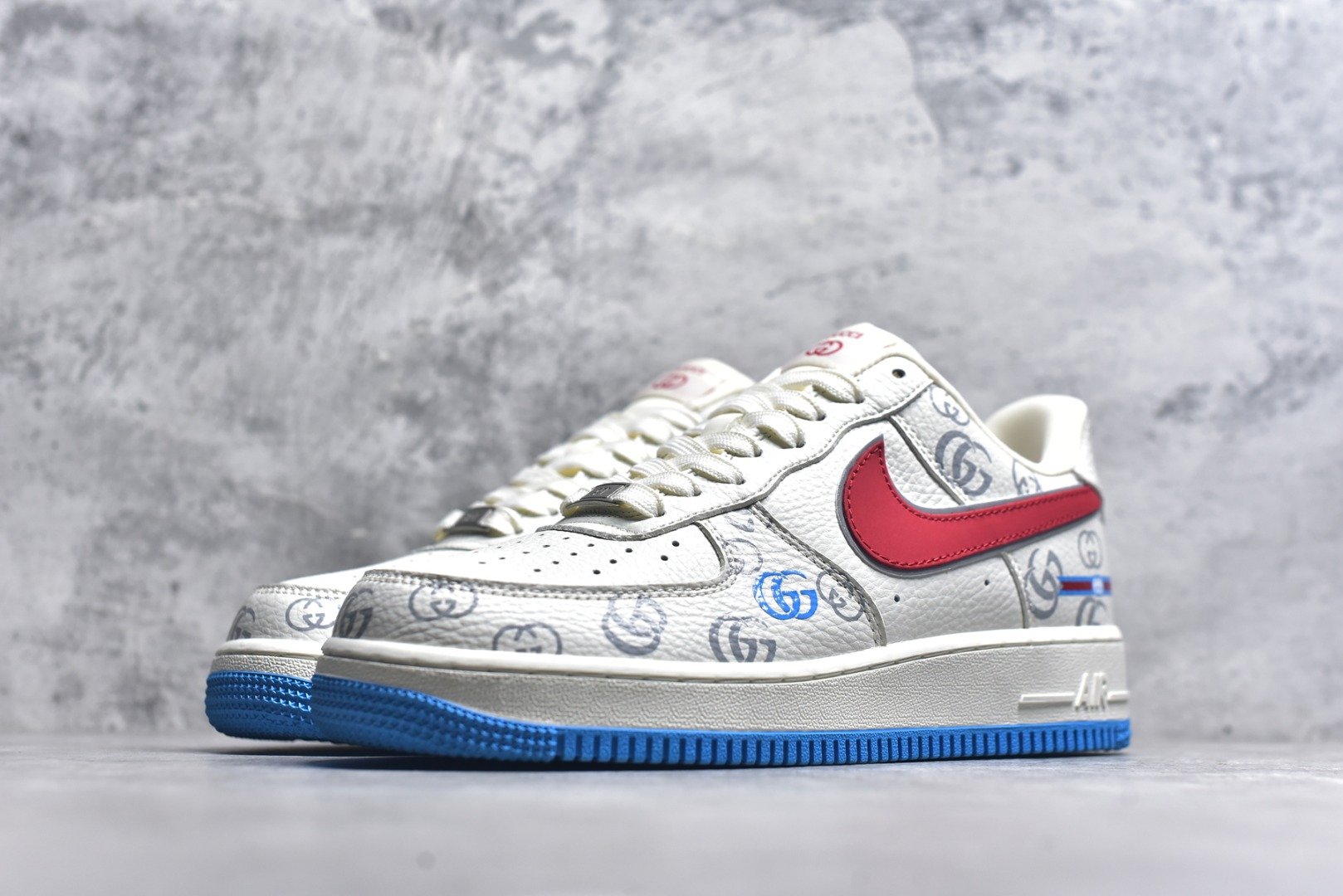 图片[2]-#Nike Air Force 1\’07 Low 古驰联名 白红蓝 空军一号低帮休闲板鞋 SC0601-572 #高级夜光效果 工艺难度大 原楦头原纸板 原装鞋盒 原厂鞋底 超高清洁度 细节完美 尺码：36 36.5 37.5 38 38.5 39 40 40.5 41 42 42.5 43 44 44.5 45 9.D4-选品中心