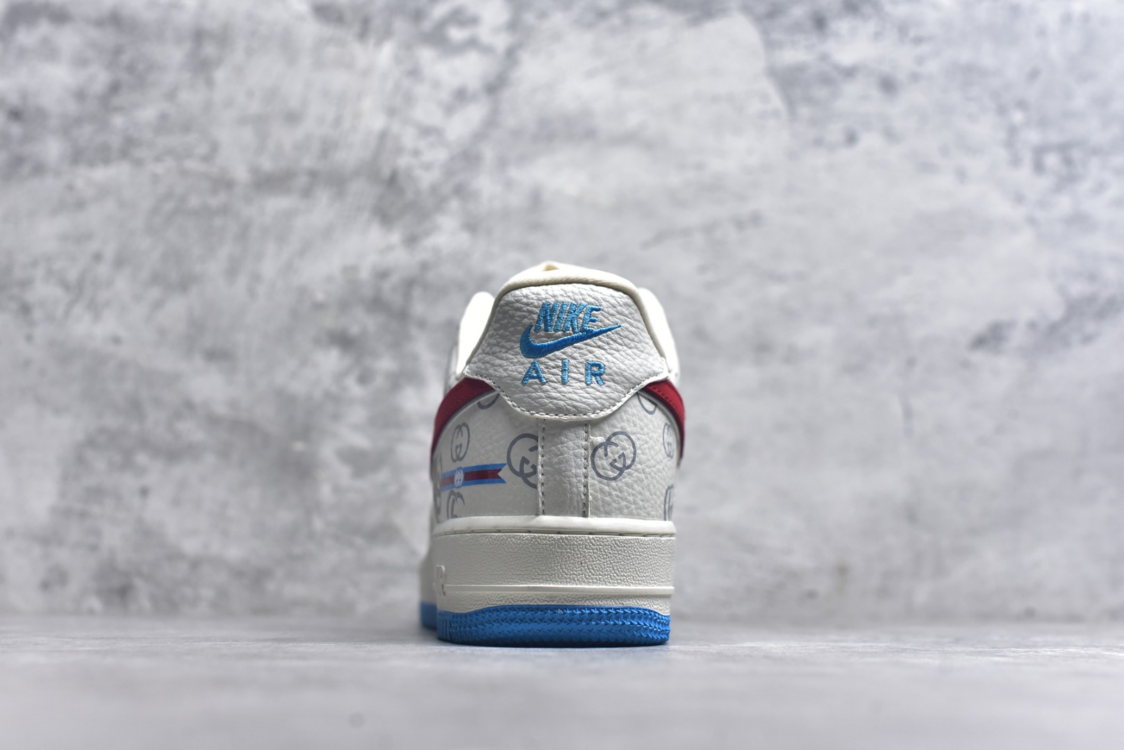 图片[5]-#Nike Air Force 1\’07 Low 古驰联名 白红蓝 空军一号低帮休闲板鞋 SC0601-572 #高级夜光效果 工艺难度大 原楦头原纸板 原装鞋盒 原厂鞋底 超高清洁度 细节完美 尺码：36 36.5 37.5 38 38.5 39 40 40.5 41 42 42.5 43 44 44.5 45 9.D4-选品中心
