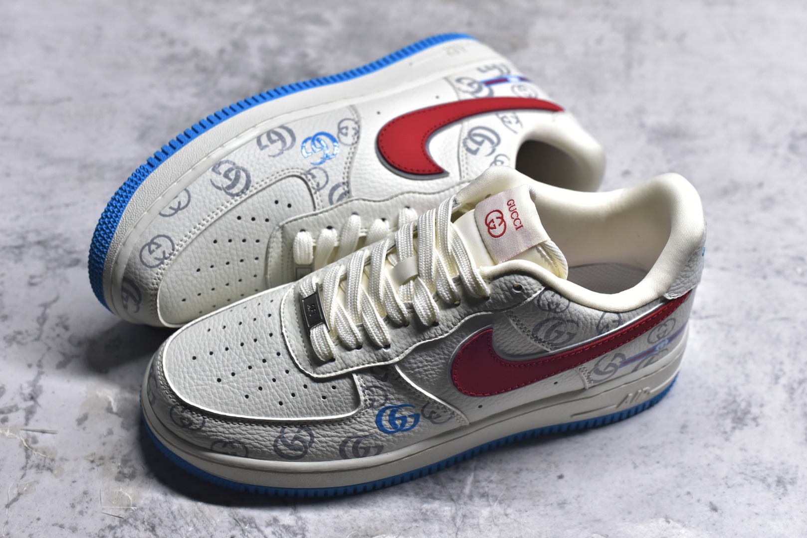 图片[7]-#Nike Air Force 1\’07 Low 古驰联名 白红蓝 空军一号低帮休闲板鞋 SC0601-572 #高级夜光效果 工艺难度大 原楦头原纸板 原装鞋盒 原厂鞋底 超高清洁度 细节完美 尺码：36 36.5 37.5 38 38.5 39 40 40.5 41 42 42.5 43 44 44.5 45 9.D4-选品中心