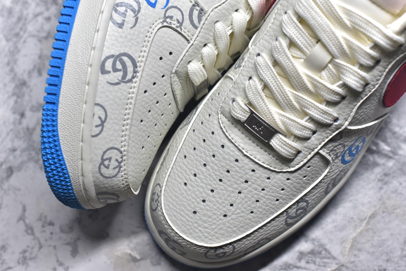 图片[8]-#Nike Air Force 1\’07 Low 古驰联名 白红蓝 空军一号低帮休闲板鞋 SC0601-572 #高级夜光效果 工艺难度大 原楦头原纸板 原装鞋盒 原厂鞋底 超高清洁度 细节完美 尺码：36 36.5 37.5 38 38.5 39 40 40.5 41 42 42.5 43 44 44.5 45 9.D4-选品中心