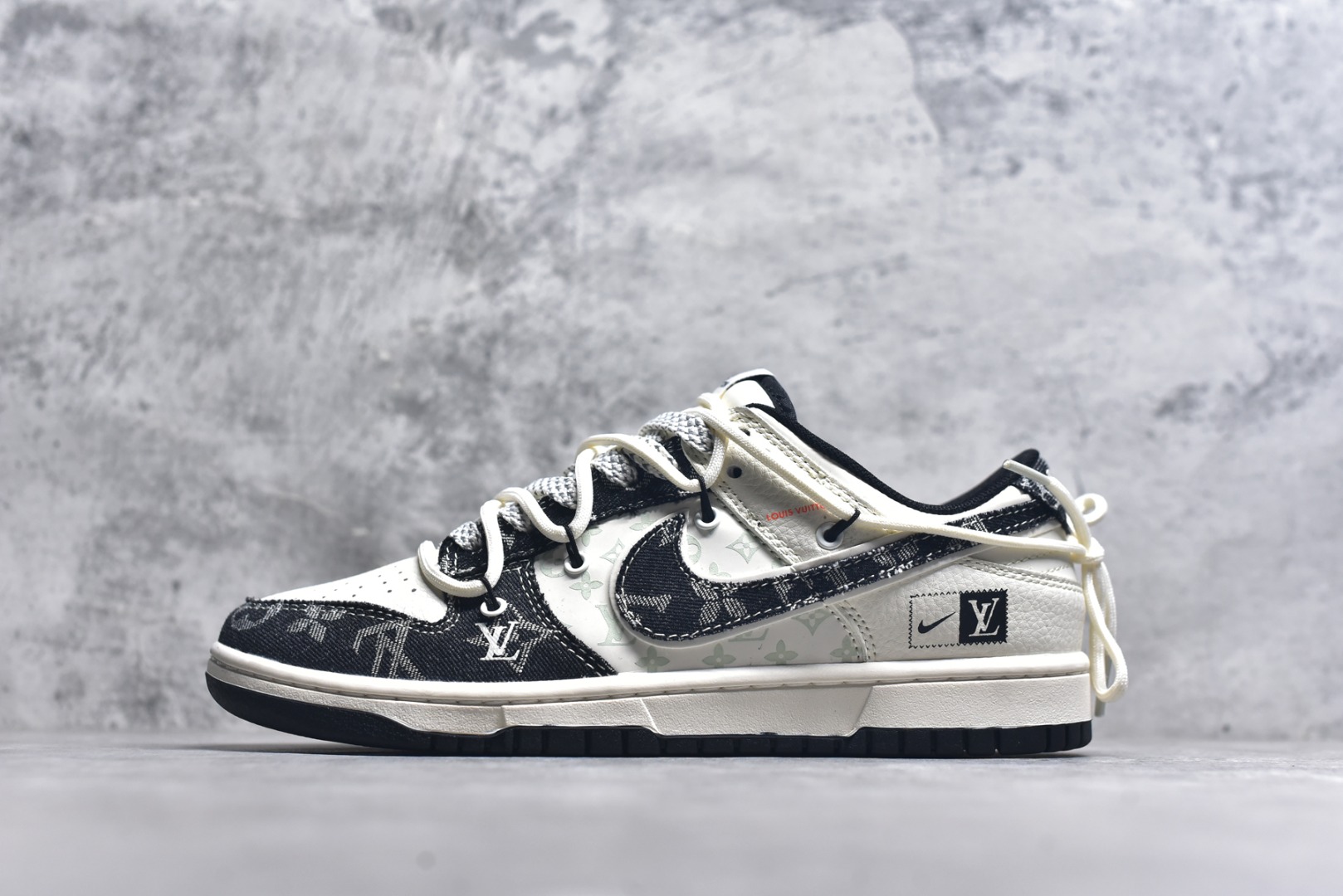 #Nike SB Dunk Low LV联名 黑花抽绳 周年高端定制 低帮休闲板鞋 YX5066-385 #定制鞋盒 大厂纯原品质出货 超高清洁度 皮料切割干净无任何毛边 细节完美 尺码：36 36.5 37.5 38 38.5 39 40 40.5 41 42 42.5 43 44 44.5 45 9.E5-选品中心