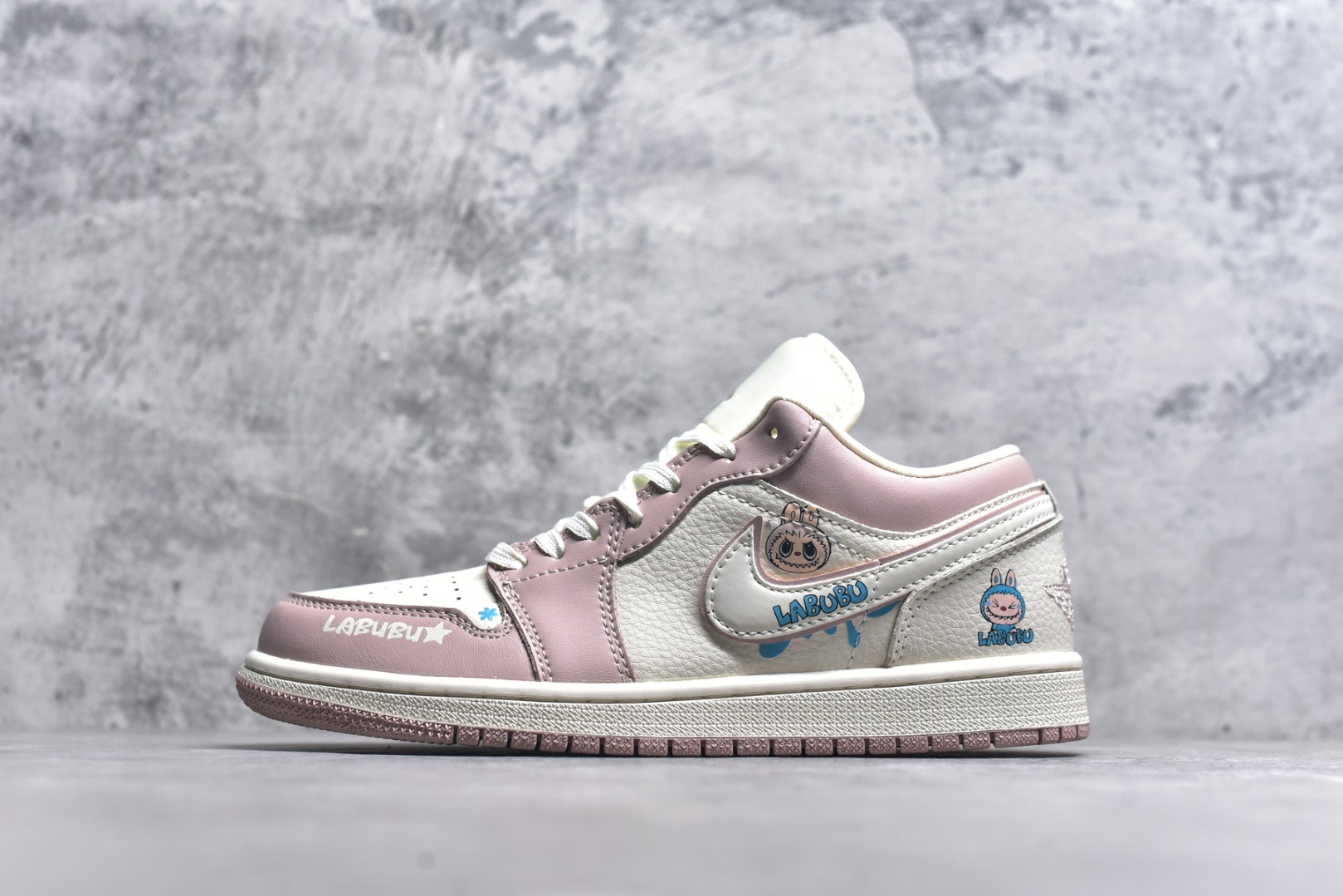 #海外爆款限量发售！Nike Jordan Air Jordan 1“米粉拉布布” 高端定制 低帮 复古 减震 防滑 耐磨 篮球鞋 定制鞋盒 大厂纯原品质出货 超高清洁度 皮料切割干净无任何毛边 细节完美 货号：QG2025-005 尺码：36 36.5 37.5 38 38.5 39 40 40.5 41 42 42.5 43 44 44.5 45-选品中心