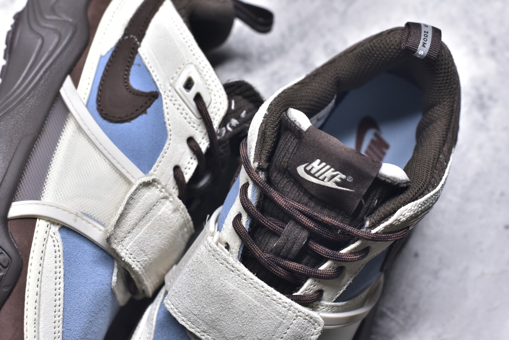 图片[9]-#Travis Scott x Nike Shark-A-Don 舒适潮流 防滑耐磨 低帮 生活休闲鞋 男款 Travis Scott 携手 Nike 再度发布令人期待的 “ Nike Shark-A-Don ” 融合高级皮革与细腻的绒面革材质，整体外观质感满满。设计上，它保留了绑带元素，提升了鞋子的稳固性。重点是这次取消了倒钩元素设计。。为了提升透气性，鞋舌和鞋领部分采用了网眼布料。鞋后跟印有 Cactus Jack 的品牌标志和 Travis Scott 的招牌鬼脸 Logo，标签处还设计了 3M 反光细节。而 Swoosh 则巧妙地与 Travis Scott 的个人元素融合在一起。 货号：HQ3072-400 尺码：40 41 42 43 44 45-选品中心