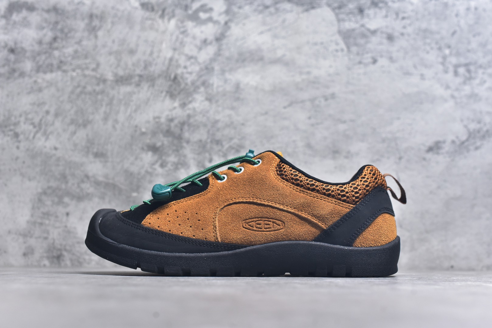 #Keen Jasper Rocks SP 美国人气户外品牌-科恩贾斯珀都市系列复古低帮系带户外风露营徒步登山运动训练鞋 原楦型开发纸版 采用固色翻毛皮鞋面材质 内嵌高密度EVA发泡缓震脚垫 外置一体式包裹防滑防剐蹭耐磨橡胶大底 向经典的90年代致敬 山系神级鞋履 尺码：35-46（含半码）-选品中心