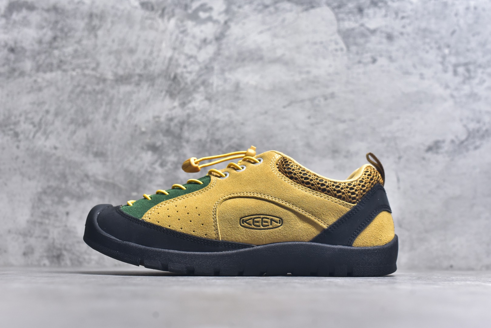 #Keen Jasper Rocks SP 美国人气户外品牌-科恩贾斯珀都市系列复古低帮系带户外风露营徒步登山运动训练鞋 原楦型开发纸版 采用固色翻毛皮鞋面材质 内嵌高密度EVA发泡缓震脚垫 外置一体式包裹防滑防剐蹭耐磨橡胶大底 向经典的90年代致敬 山系神级鞋履 尺码：35-46（含半码）-选品中心