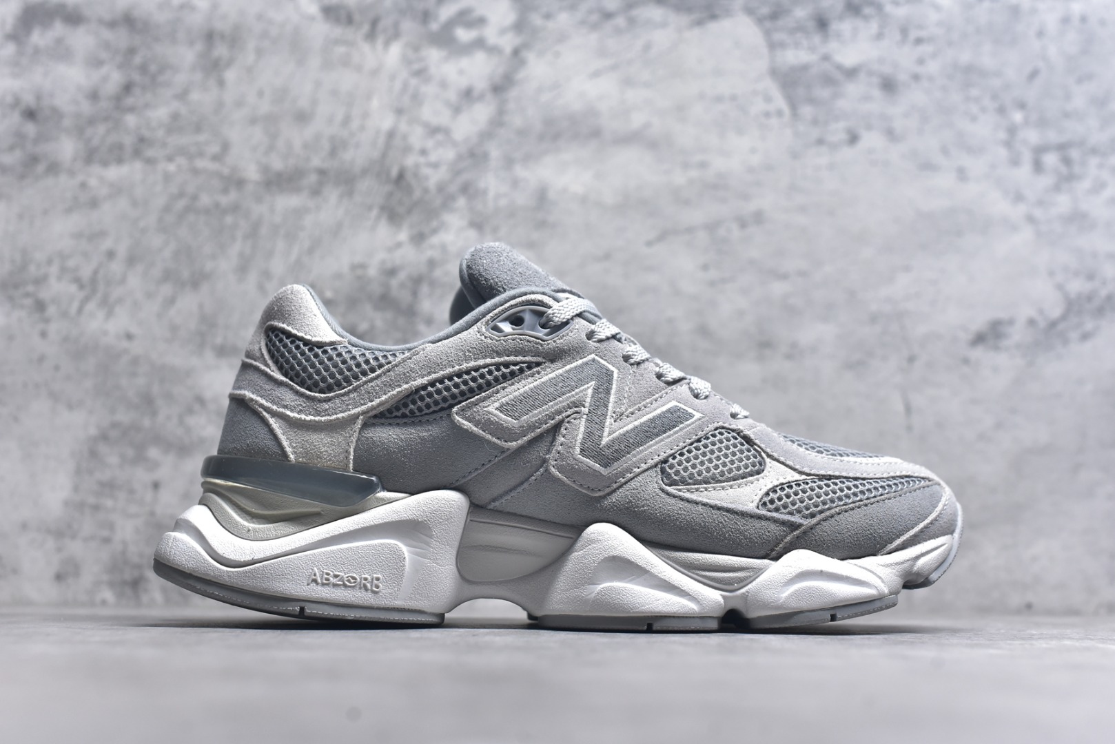 图片[3]-#New Balance NB9060 联名款 复古休闲运动慢跑鞋 U9060ERD #鞋款灵感源自设计师本人对夏日的怀日回忆。鞋面大身由空间双格及磨砂鞋面拼接而生，配以柔和、温暖的粉橘色调，夏日氛围拉满 #采用大面积网眼以及麂皮材质覆盖鞋身，还原经典气质。搭载ABZORB避震科技，由泡沫聚酯制成，上脚可以有效减少由鞋底反弹对身体及双腿的冲击力 尺码：36 37 37.5 38 38.5 39 40 40.5 41 42 42.5 43 44 44.5 45 46.5 3.D4-选品中心