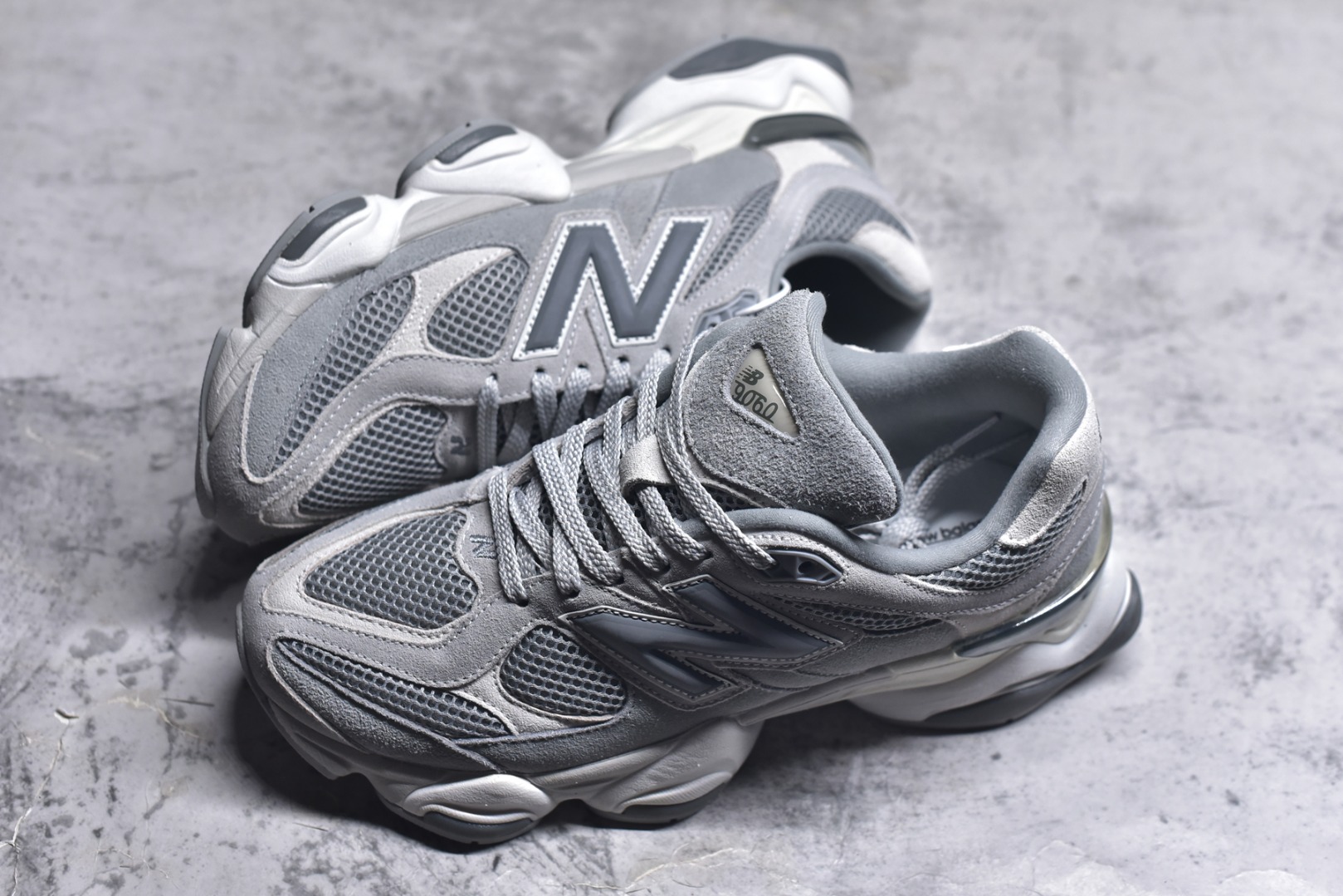 图片[7]-#New Balance NB9060 联名款 复古休闲运动慢跑鞋 U9060ERD #鞋款灵感源自设计师本人对夏日的怀日回忆。鞋面大身由空间双格及磨砂鞋面拼接而生，配以柔和、温暖的粉橘色调，夏日氛围拉满 #采用大面积网眼以及麂皮材质覆盖鞋身，还原经典气质。搭载ABZORB避震科技，由泡沫聚酯制成，上脚可以有效减少由鞋底反弹对身体及双腿的冲击力 尺码：36 37 37.5 38 38.5 39 40 40.5 41 42 42.5 43 44 44.5 45 46.5 3.D4-选品中心